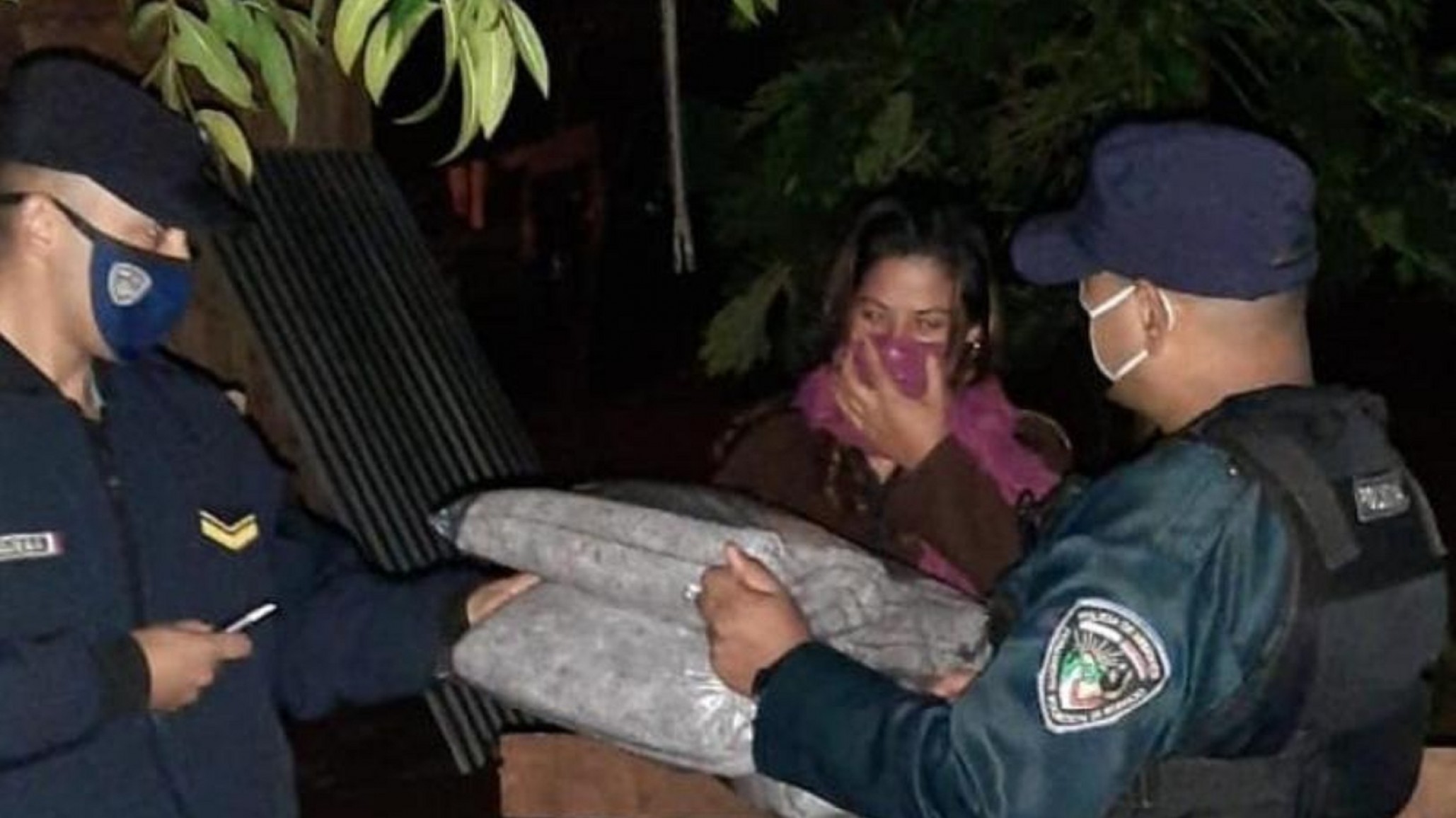 Madre desesperada pidió frazadas en una comisaria para sus hijos