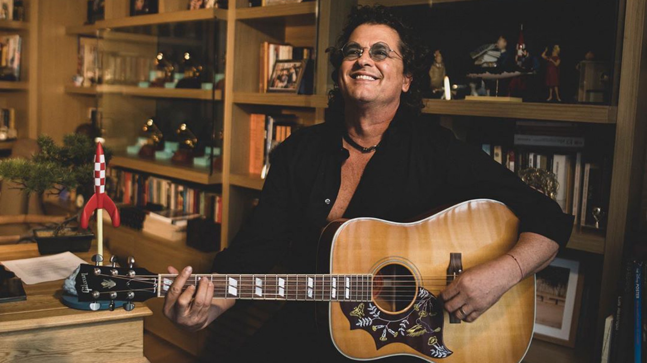 El cantante Carlos Vives recordó uno de sus éxitos del pasado: ”He andado muchos camino”