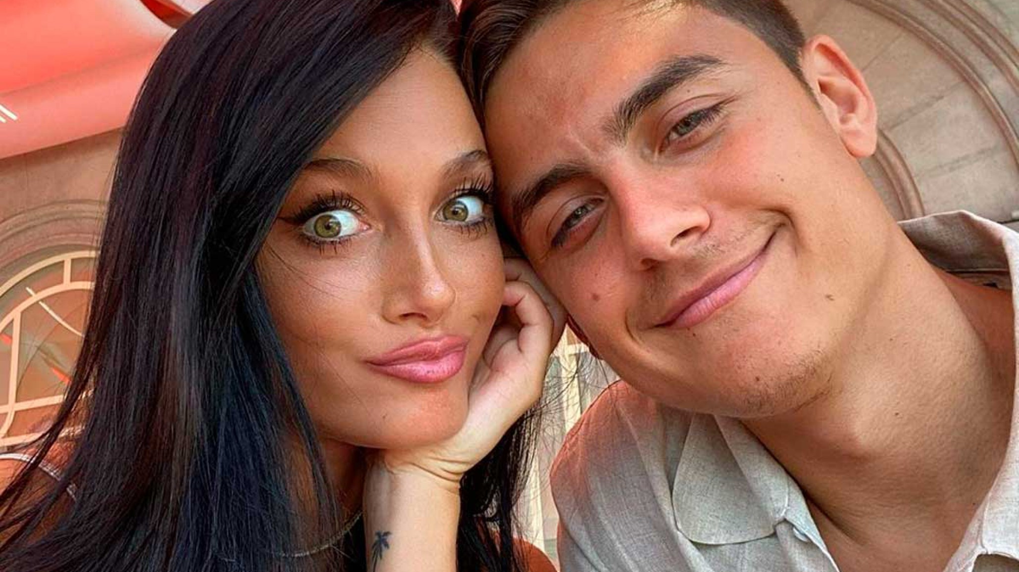 Oriana Sabatini y Paulo Dybala de aniversario: “Con ese papelito empezaron estos 2 años”