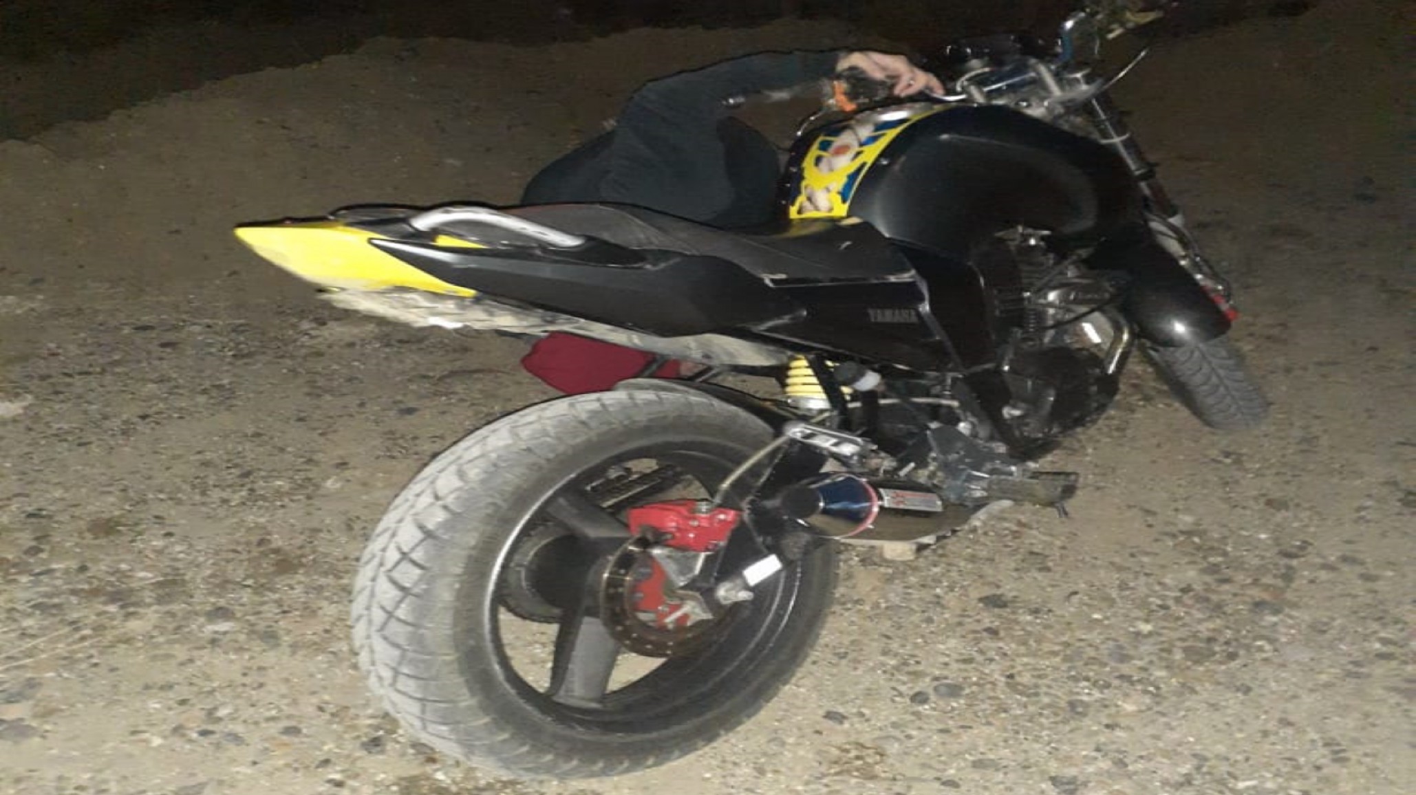 Hacía maniobras peligrosas con una moto y descubrieron que era robada