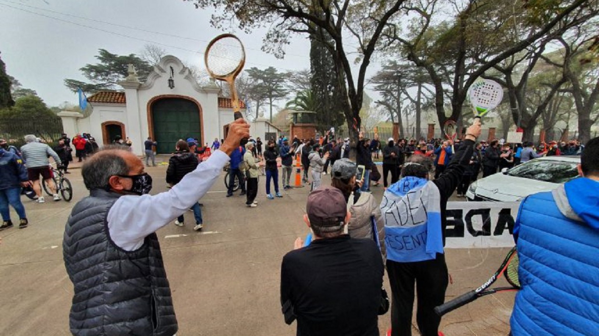 Protesta en la Quinta de Olivos para que vuelvan los deportes individuales