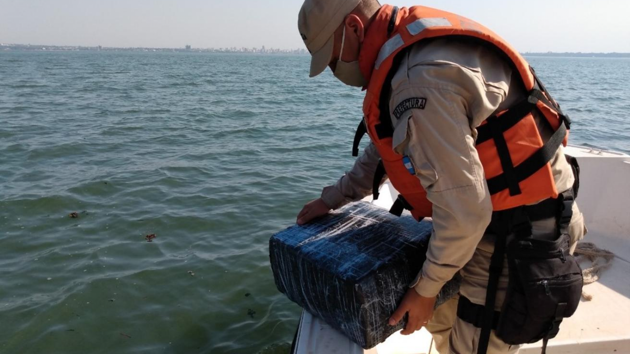 Nuevo secuestro de marihuana: Prefectura dio con 255 kg