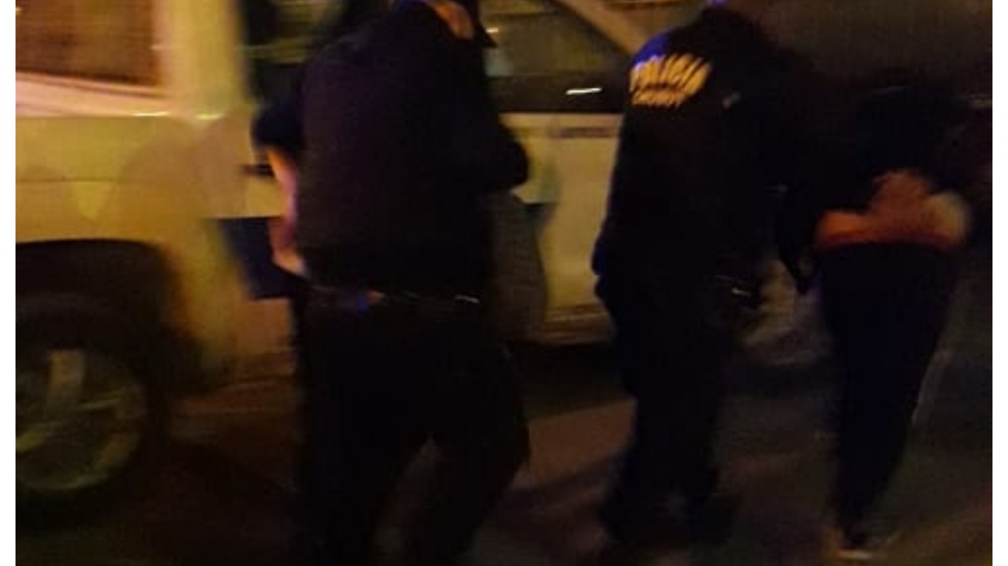 A golpes y a patadas agredieron a cuatro policías en las “1.008 viviendas”