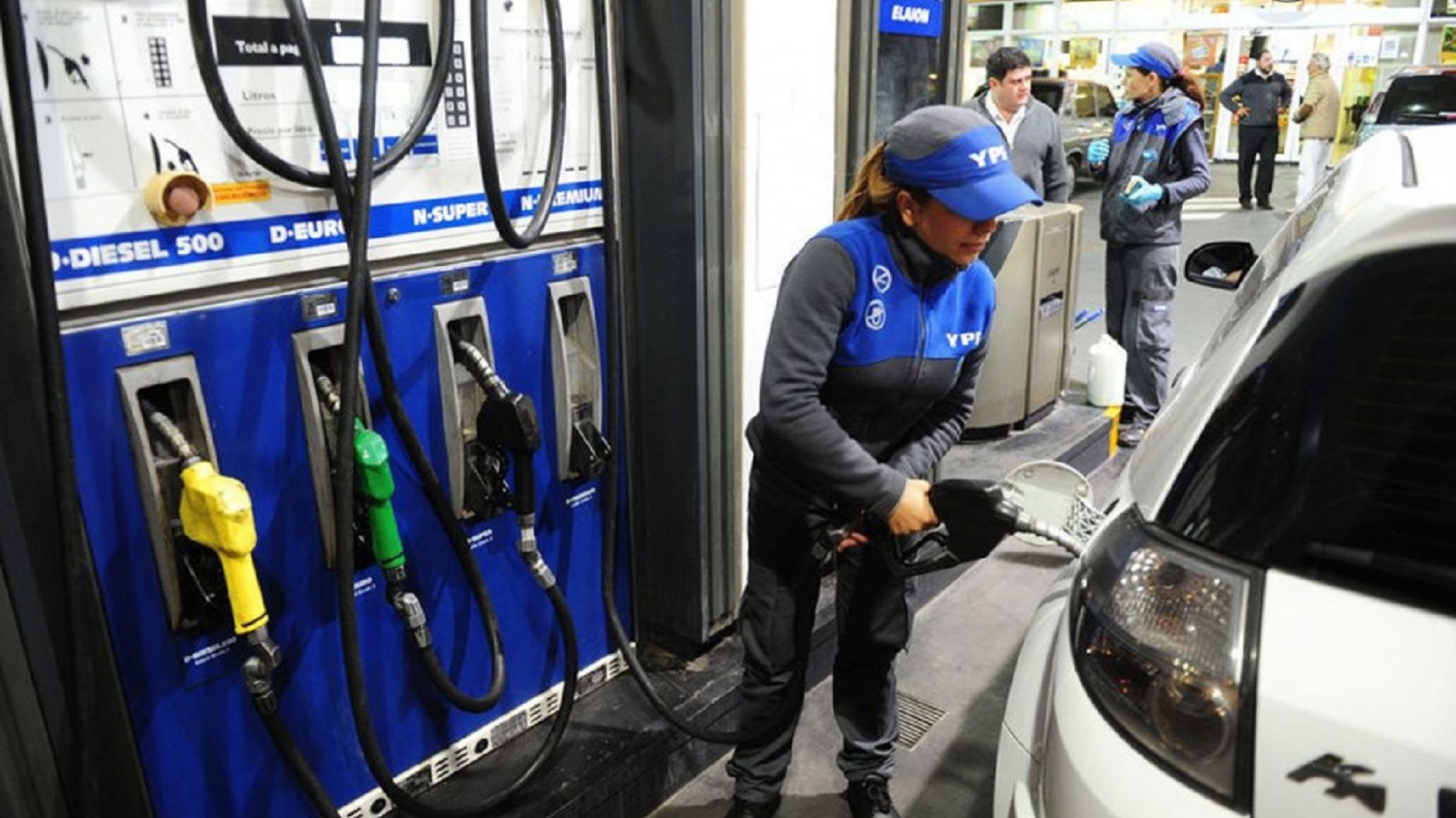 Descongelan el precio de las naftas: YPF aumentará un 4,5%