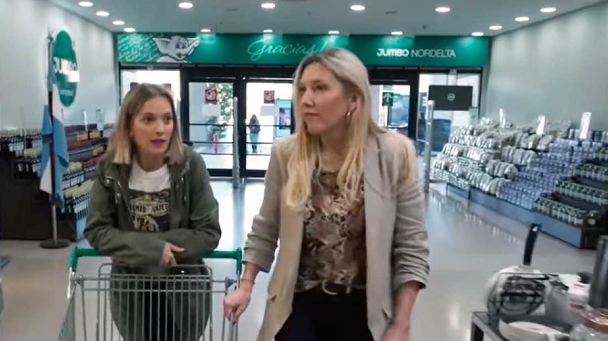 Luisana Lopilato fue al supermercado con su hermana: Mirá los consejos de nutrición