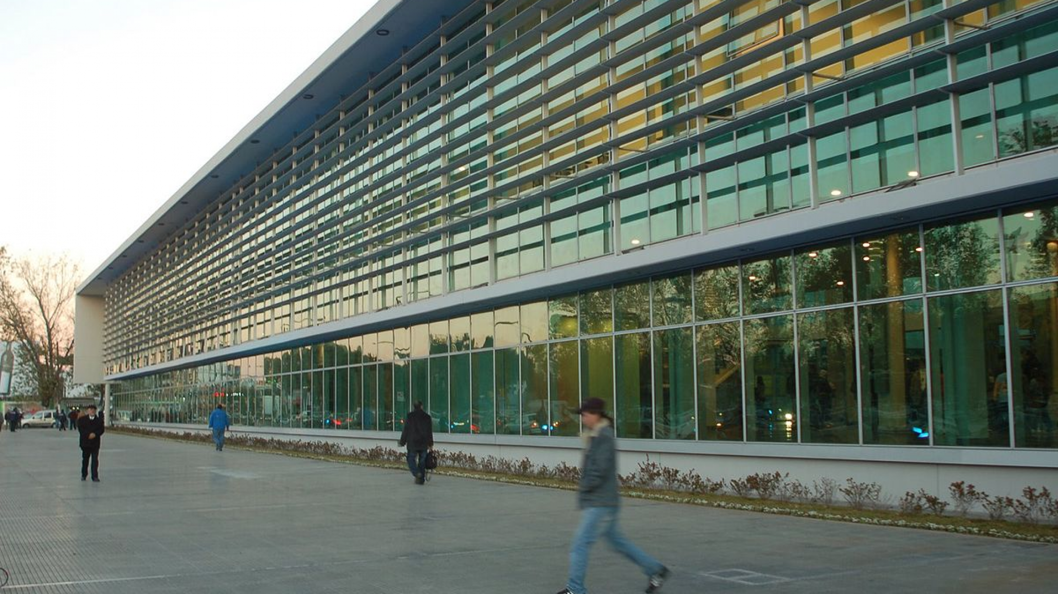 Motociclista se resistió a un robo y lo balearon