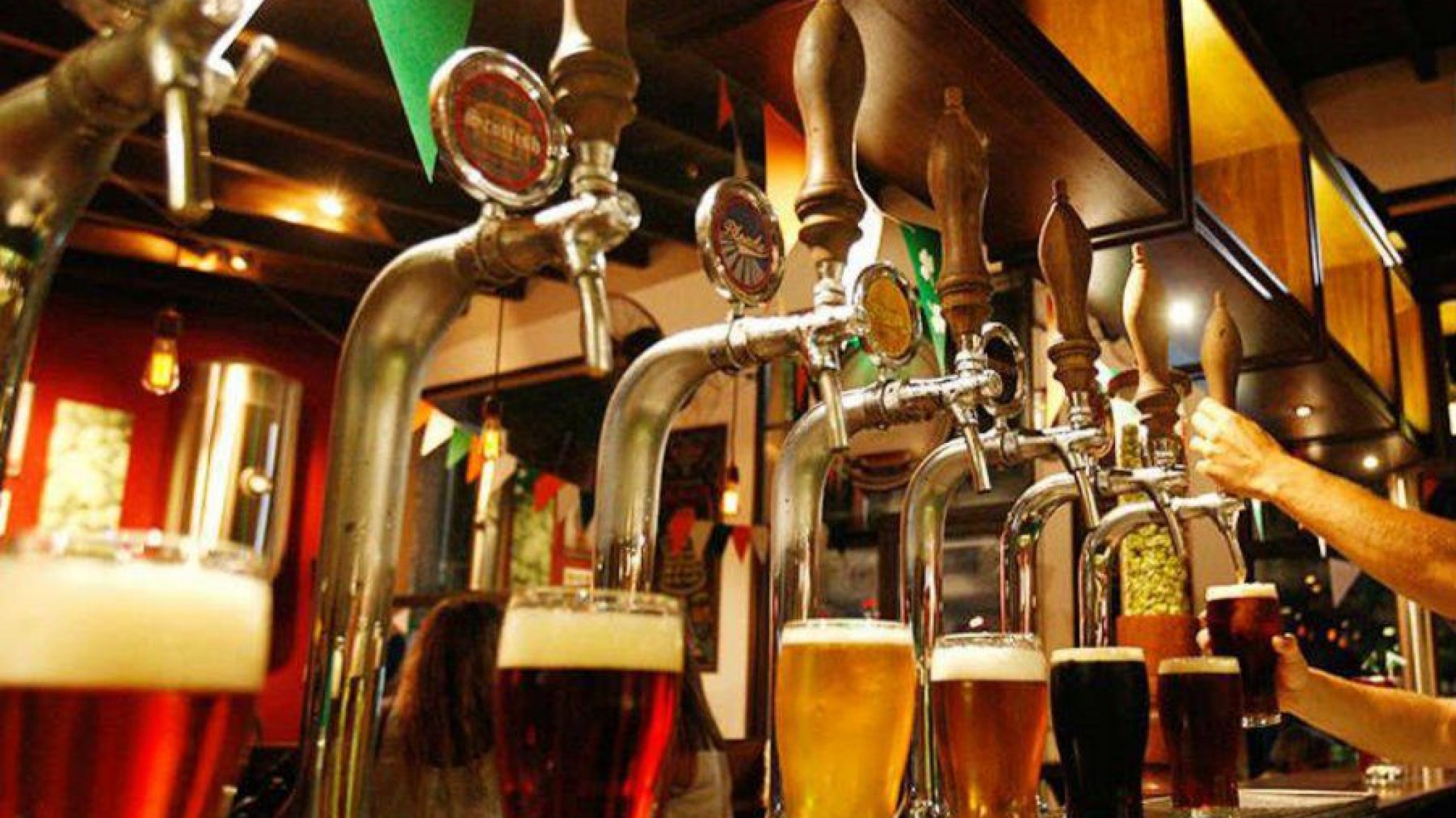 Tomó 5 cervezas en un bar y se quiso ir “ya me tomé todo y no voy a pagar”