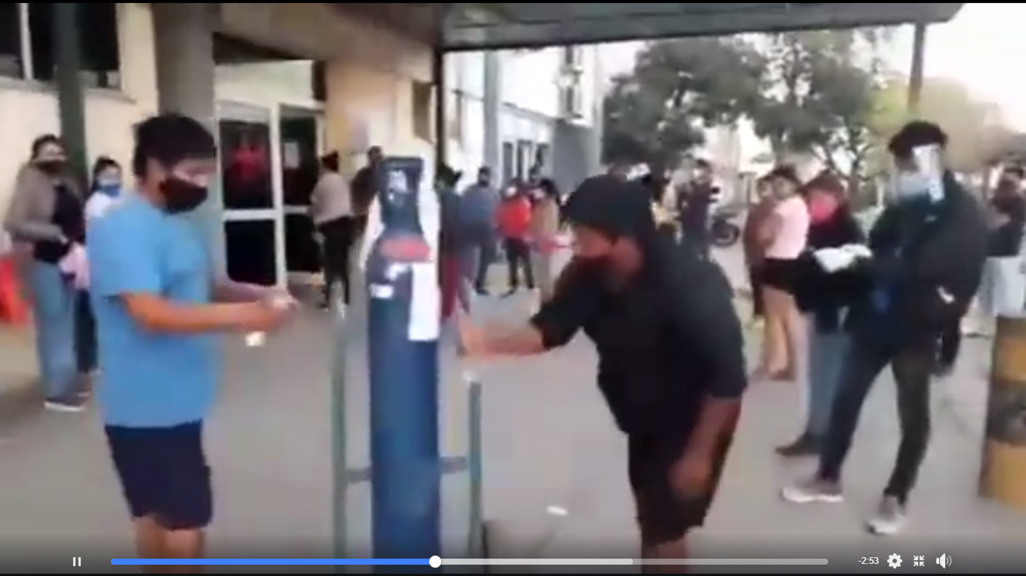 Mujer denuncia que “le sacaron el oxígeno” a su mamá con coronavirus