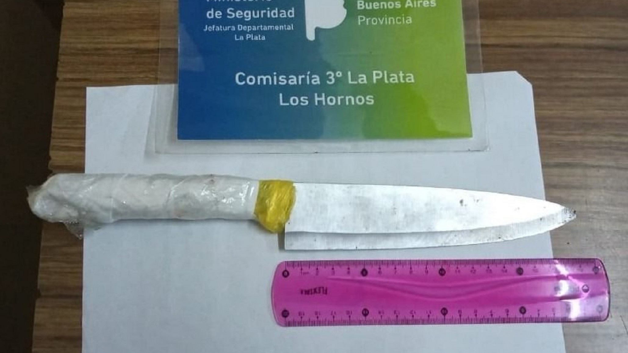 Chica de 14 años hirió a una mujer con un cuchillo de carnicero para robarle el celular