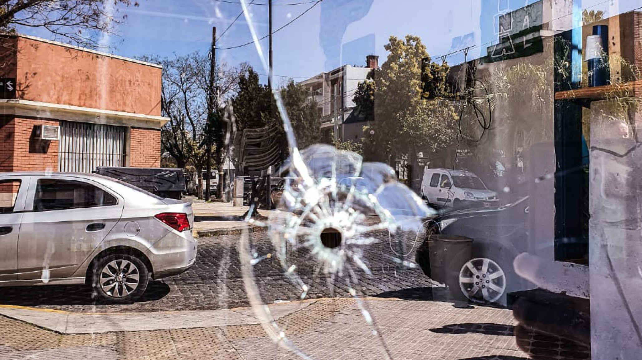 Diputada denunció un impacto de bala en su local: ”Le vamos a responder con más militancia”