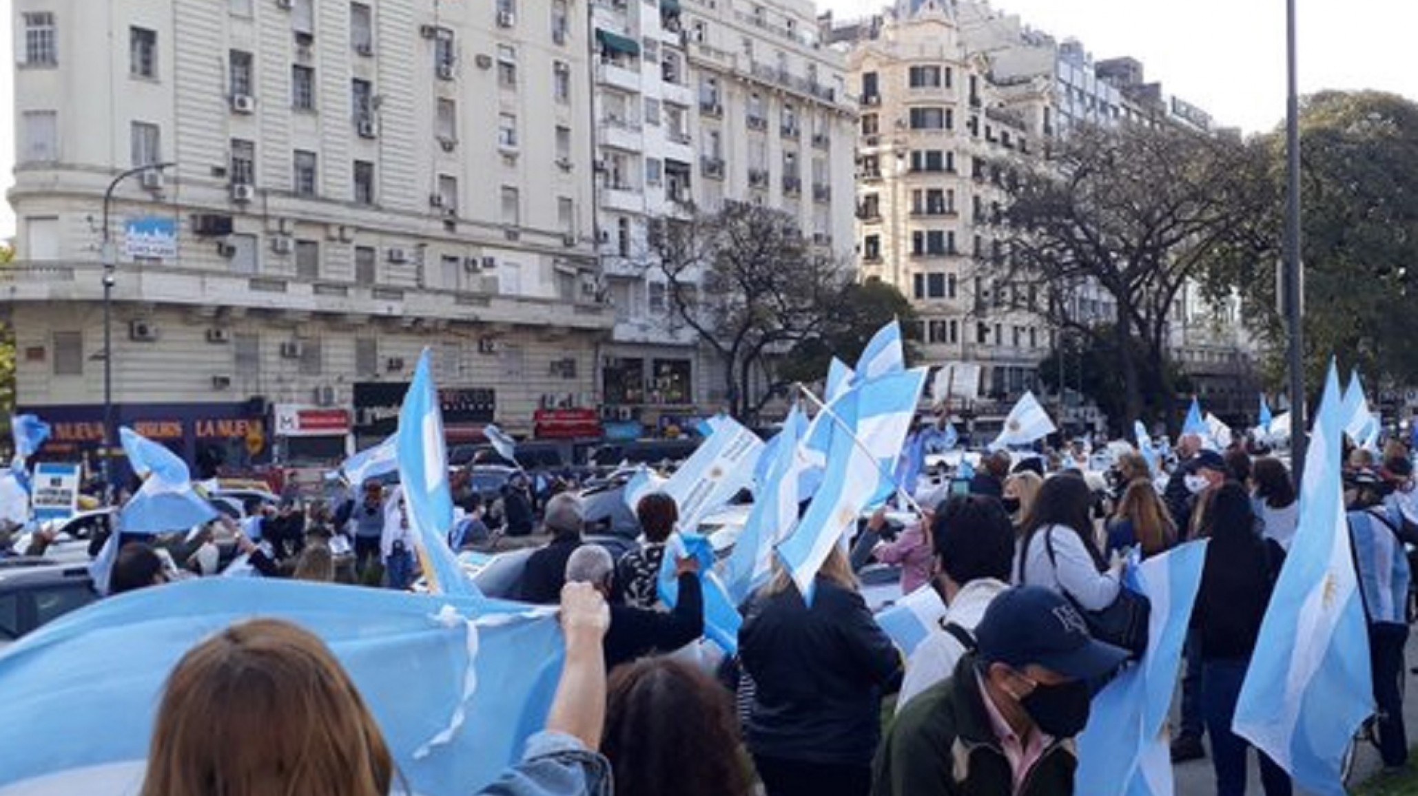 Banderazo en contra del Gobierno en el Obelisco y otros puntos