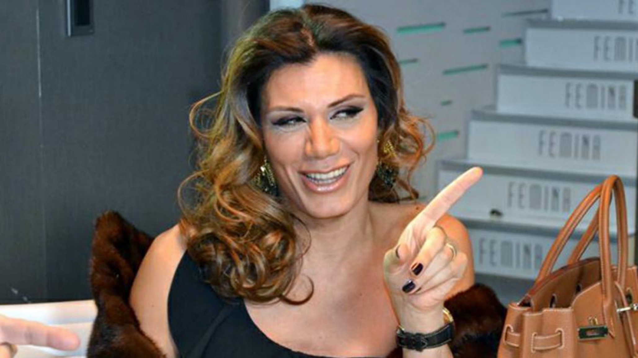 ¡Flor de la V indignada! “No es justo que sigamos pagando la cuota del colegio porque..”