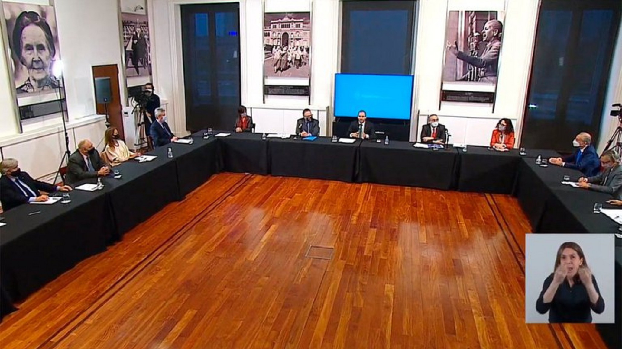 Nuevas medidas económicas: peso atado al valor del dólar y compensaciones para distintos sectores