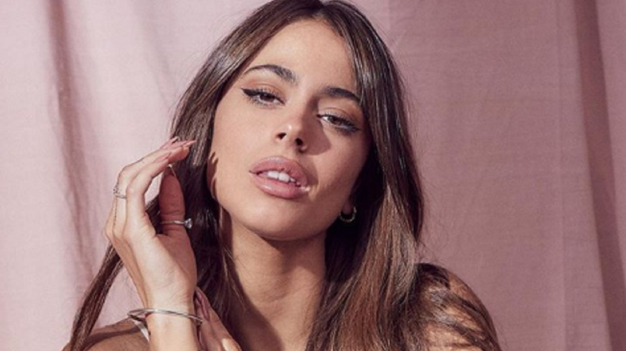 Tini Stoessel se levantó la remera y mostró su lado más sensual