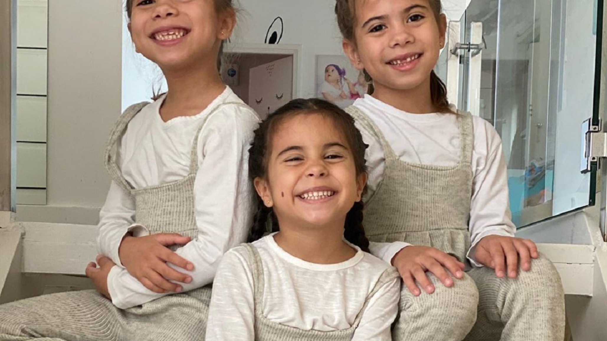 Las hijas de Cinthia Fernández indignadas por tener que hacer tarea un día feriado