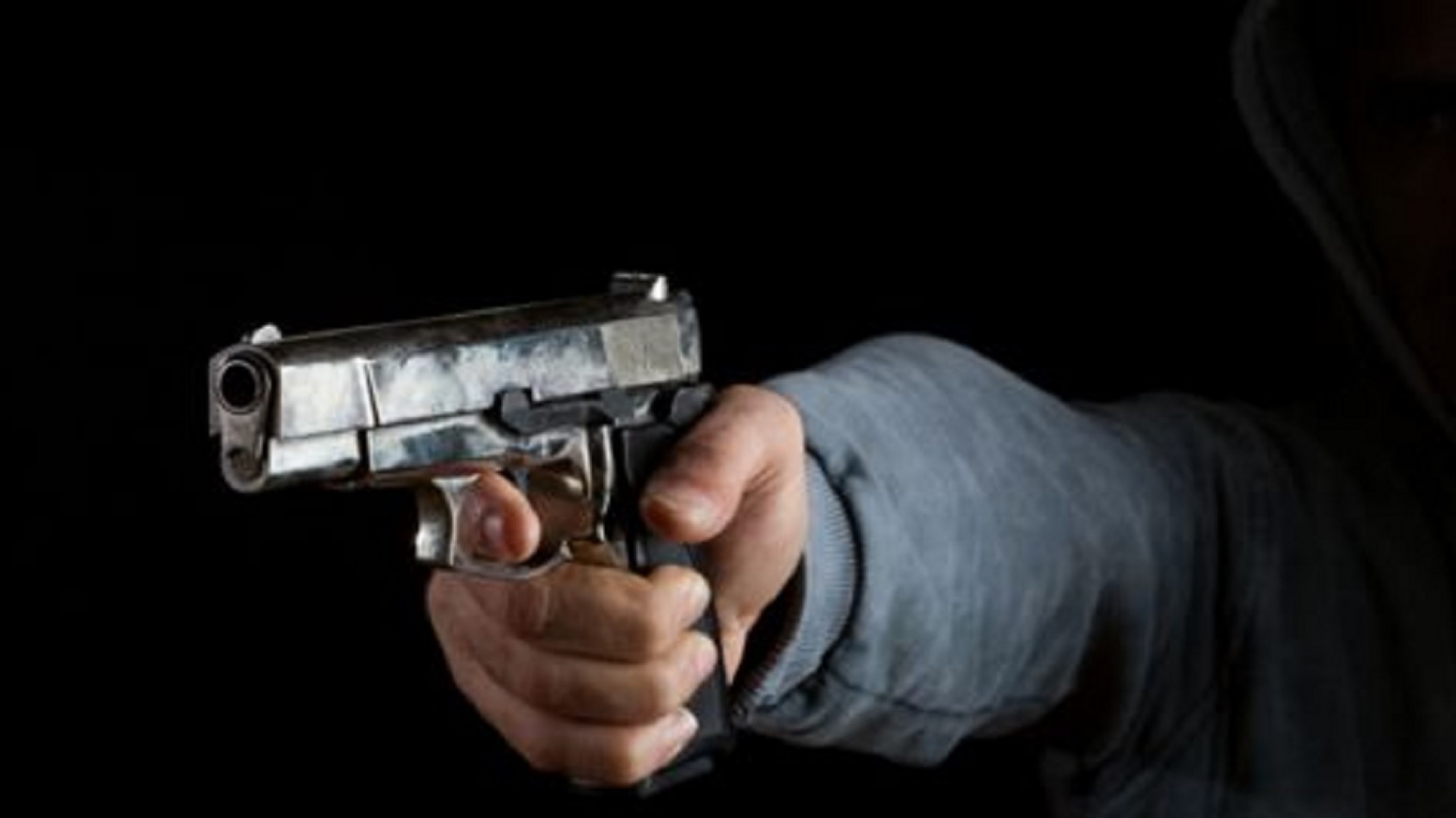 Balearon a quemarropa a un médico en la puerta de un hospital: creen que fue una venganza