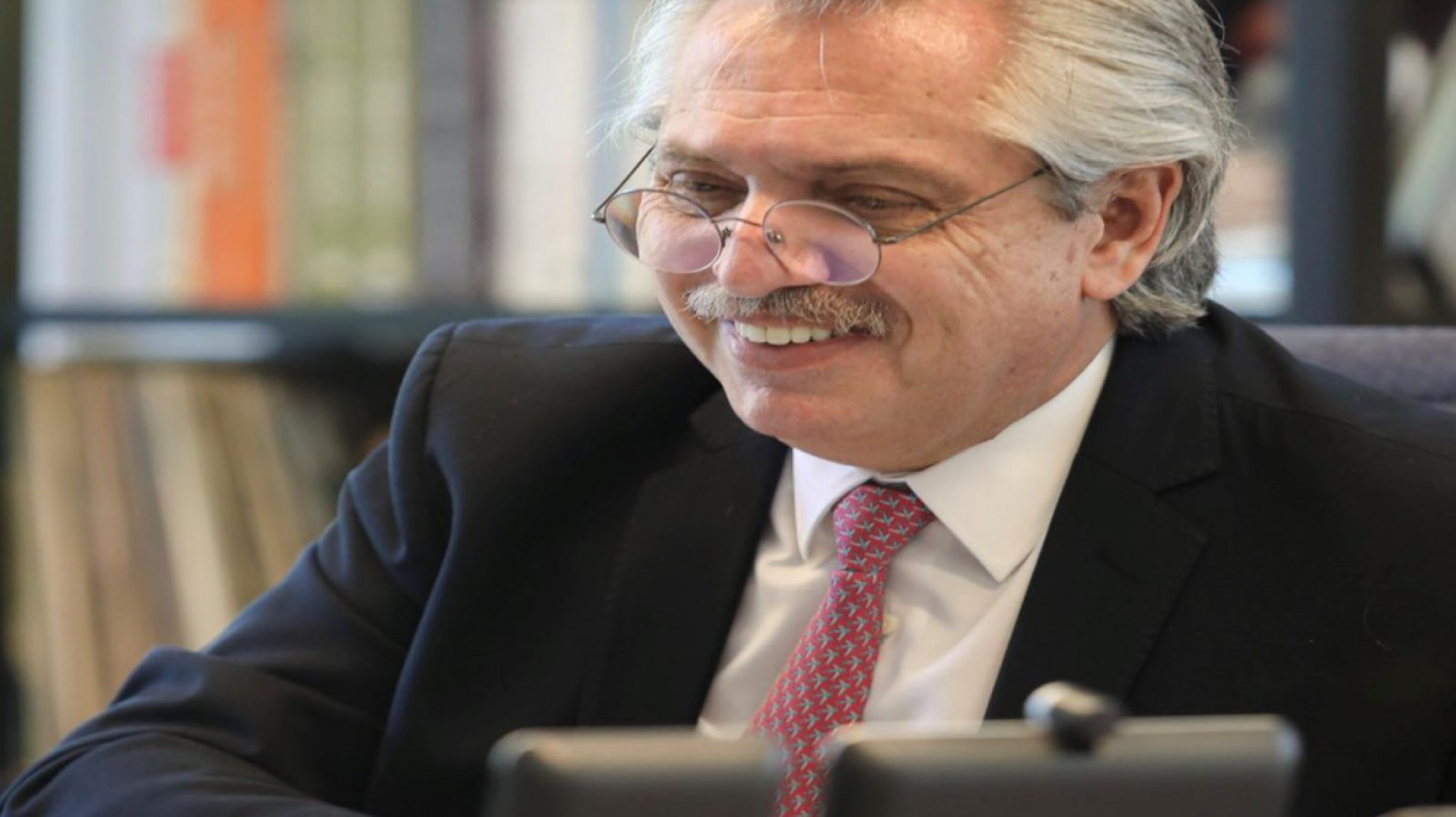 Alberto Fernández le pidió apoyo al presidente de Francia por el FMI