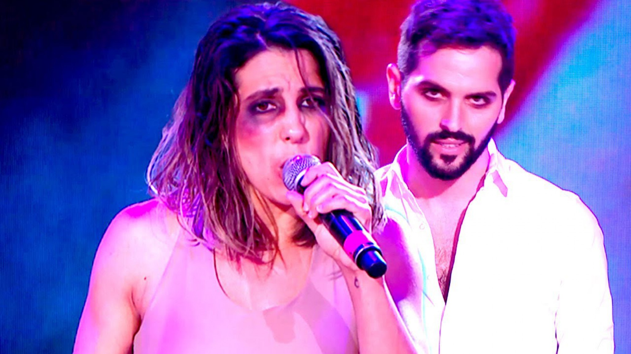 Cinthia Fernández cantó contra la violencia de género y fue cuestionada