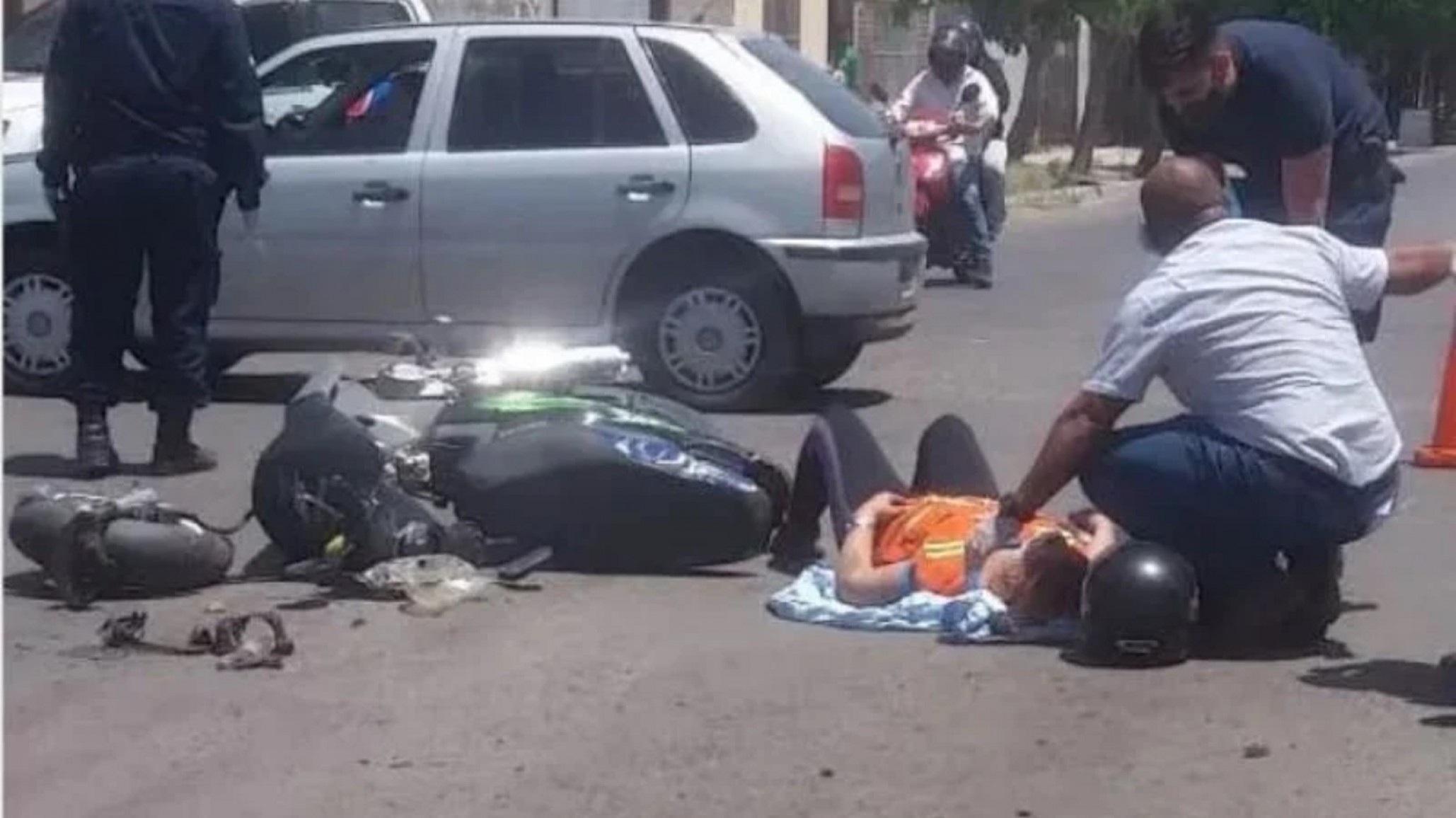 Atropelló a una mujer embarazada que circulaba en motocicleta y se dio a la fuga