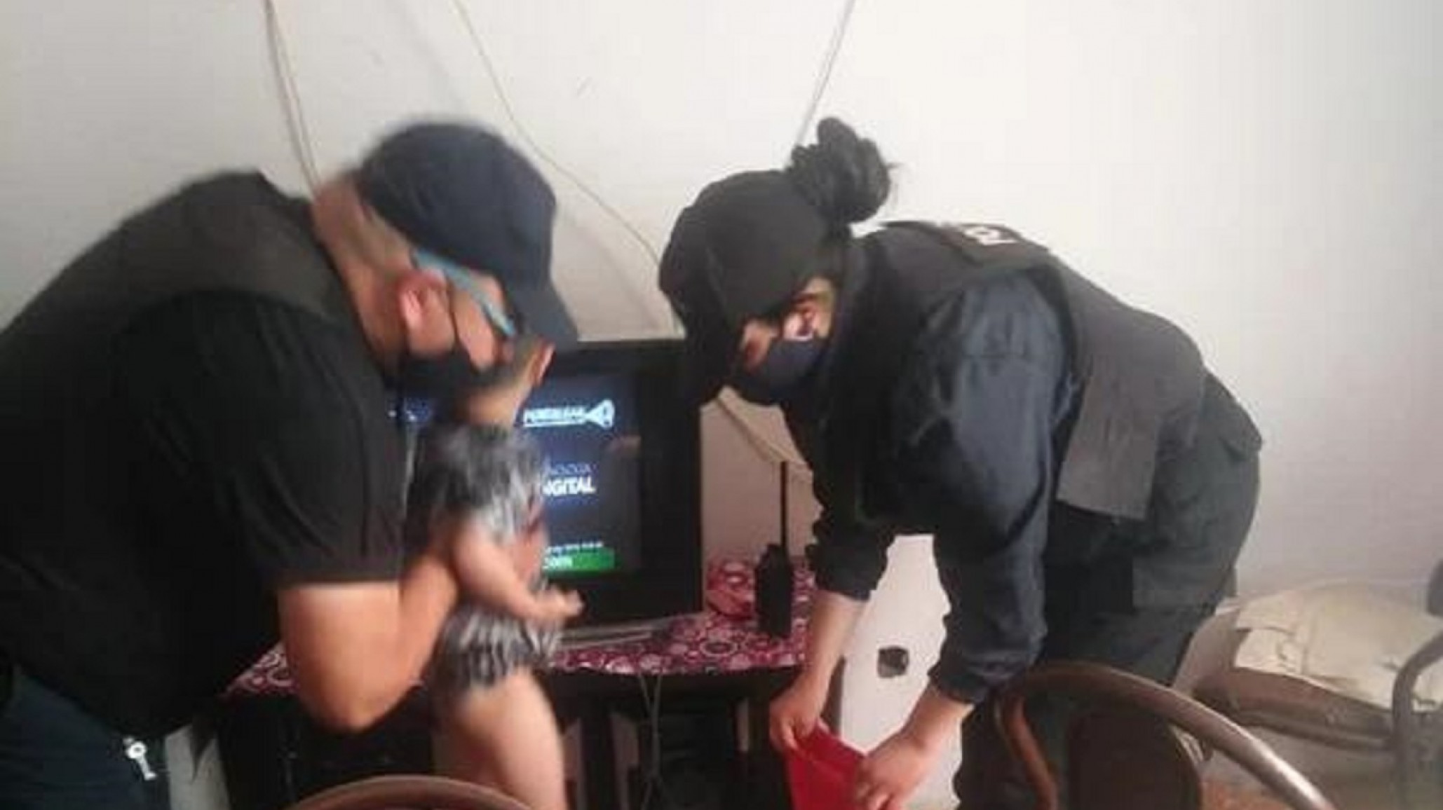 Hallaron a un bebé de 3 meses y sus hermanos de 3 y 4 años: En la casa había una pérdida de gas