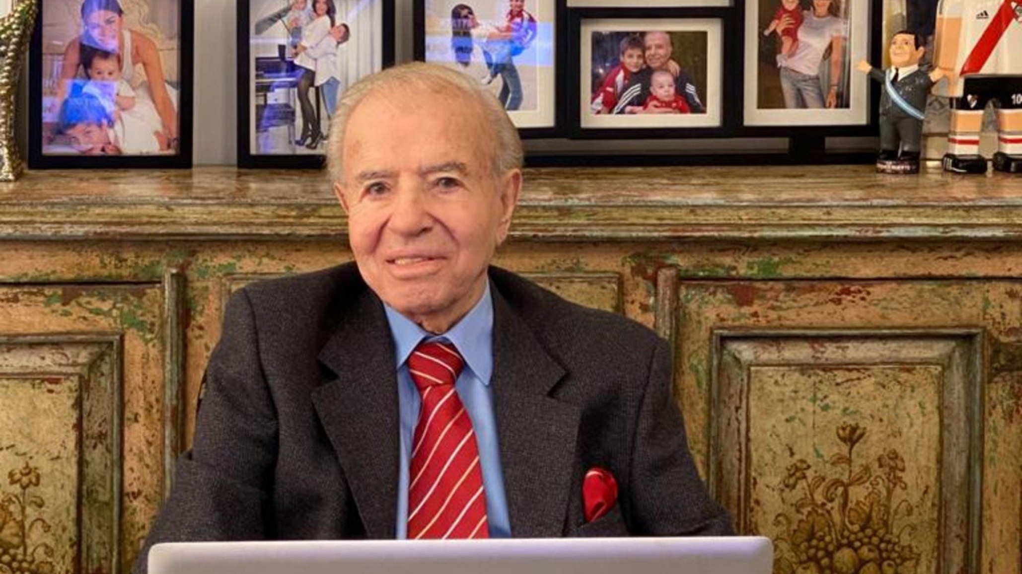 Carlos Menem “sigue estable” y continuará internado