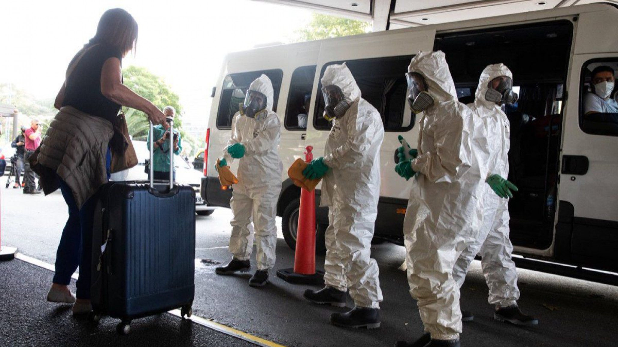 El Gobierno evalúa cerrar las fronteras