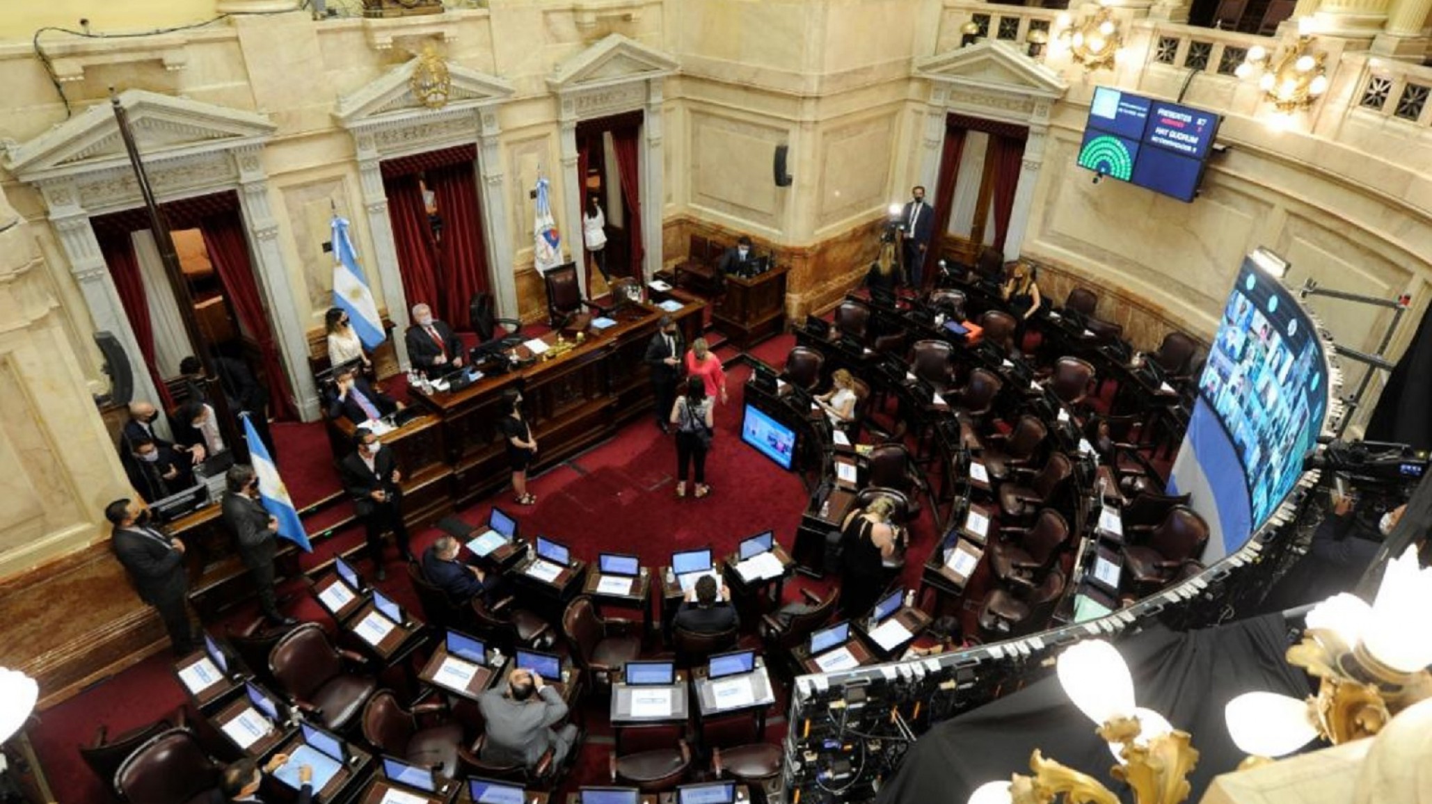 Los senadores aprobaron extender la licencia de José Alperovich en el inicio del debate sobre el aborto