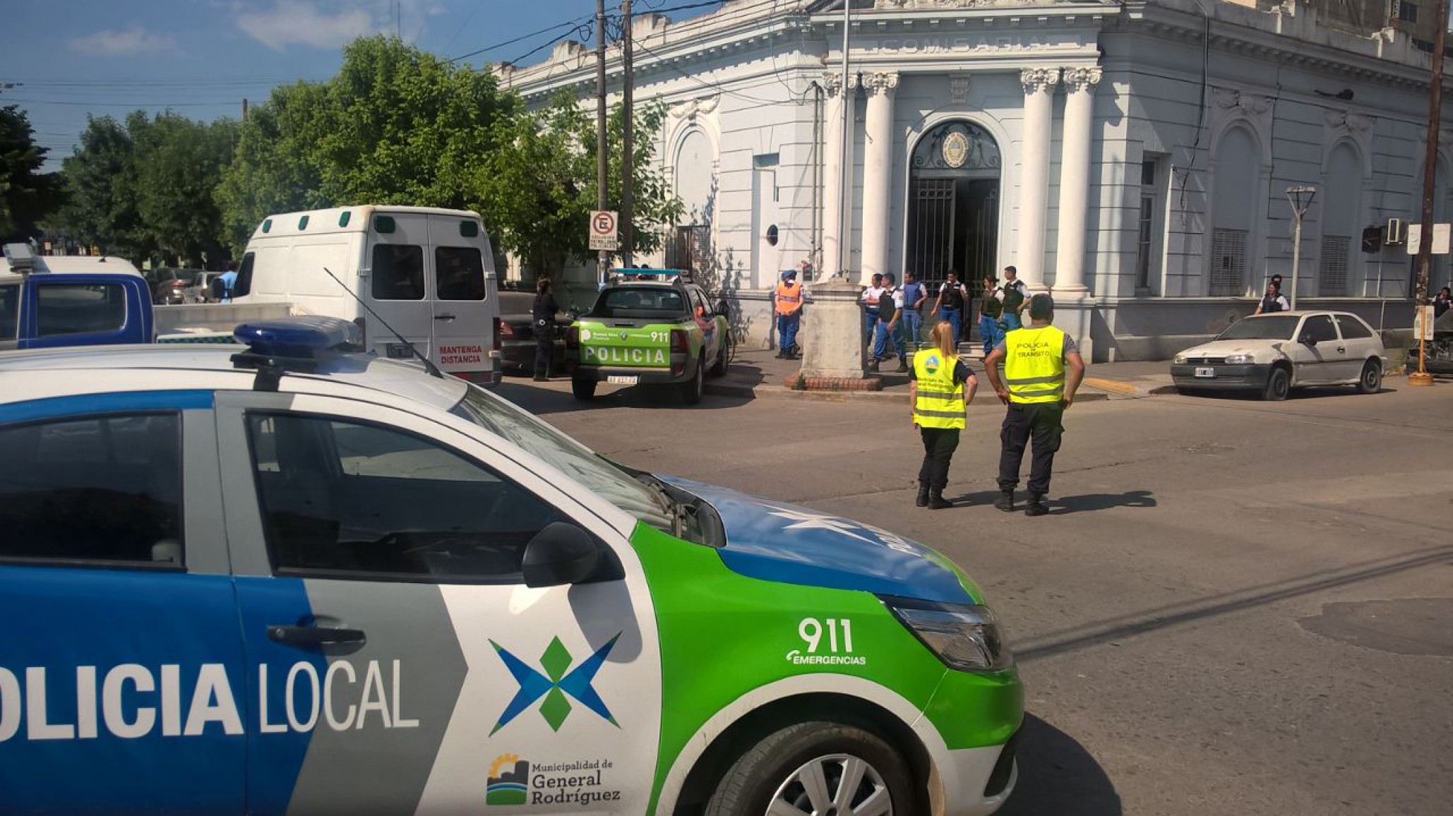 Balearon a un trabajador para robarle su moto