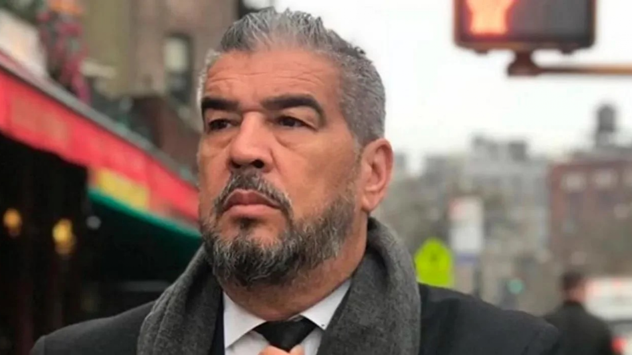 Chavo Fucks, internado por neumonía por coronavirus