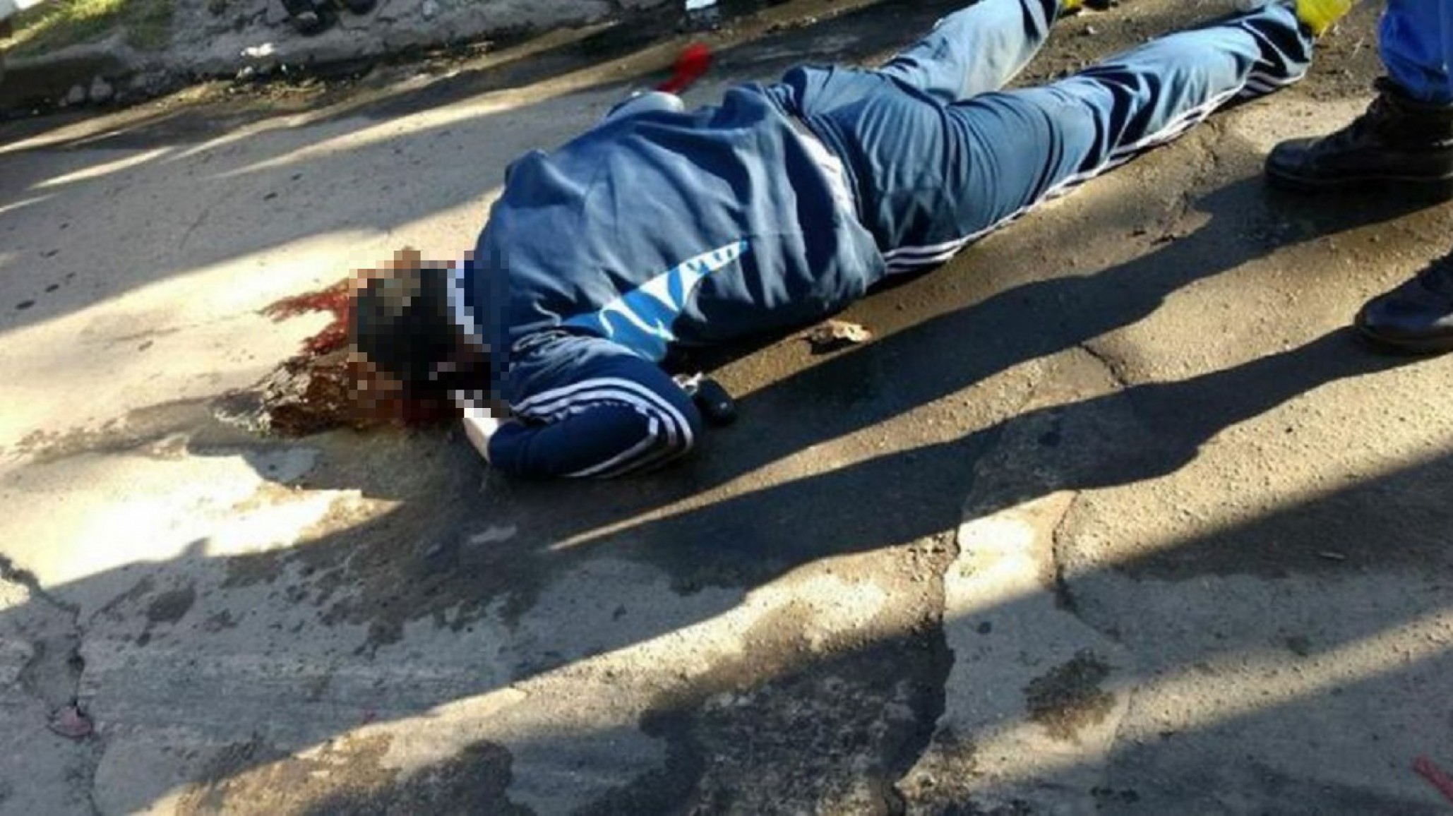 Una agente policial mató a un delincuente cuando éste intentaba robarle a una joven