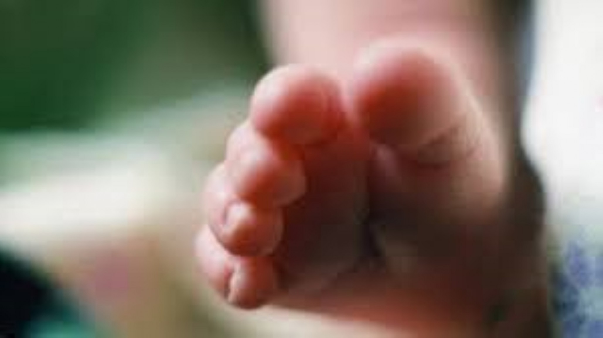 Murió un bebé de dos meses y demoraron a sus padres