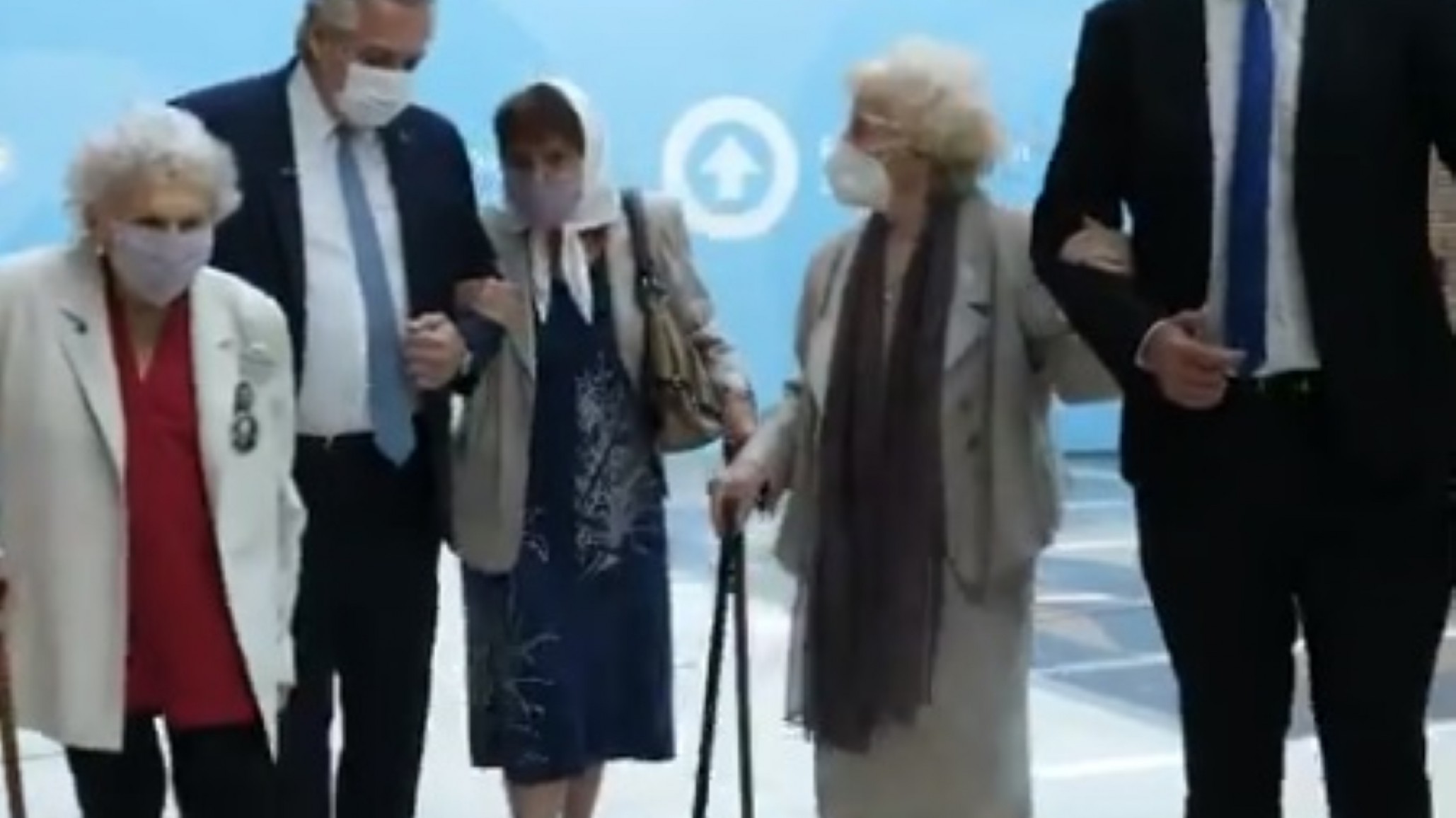 Alberto Fernández reconoció en las Madres y abuelas “un modelo de conducta y compromiso”