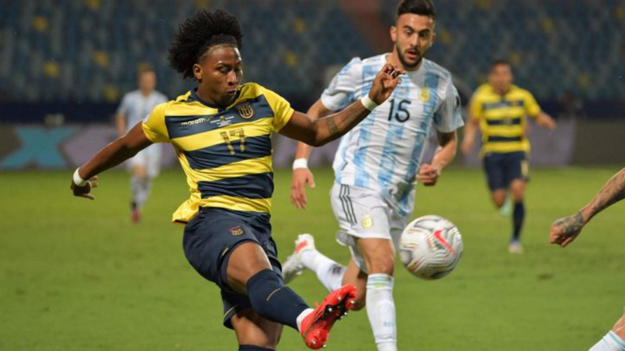Argentina se va al entretiempo ganando 1 a 0 contra Ecuador