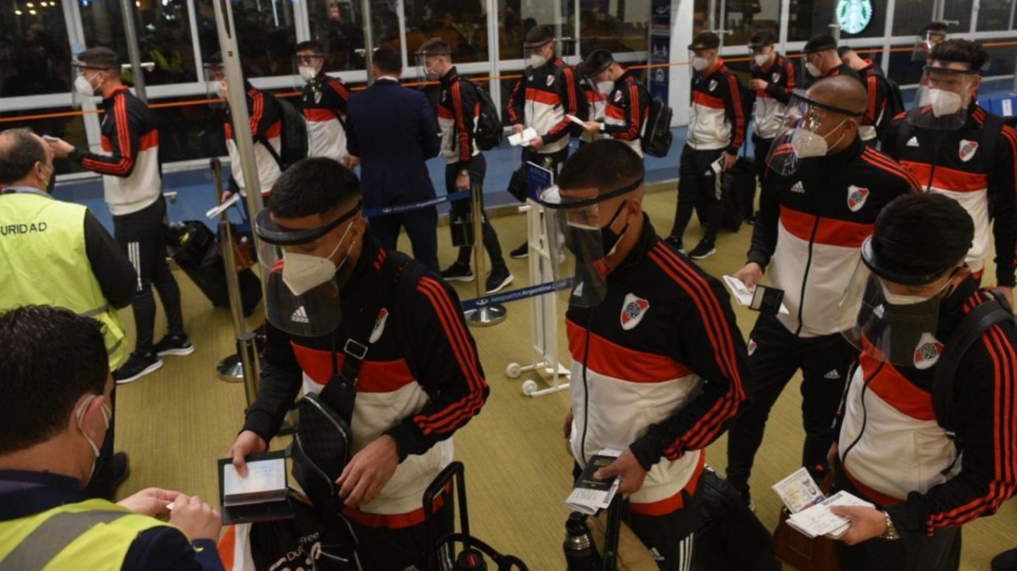 River se tiene que aislar a la vuelta, ¿llega a jugar por la Libertadores?