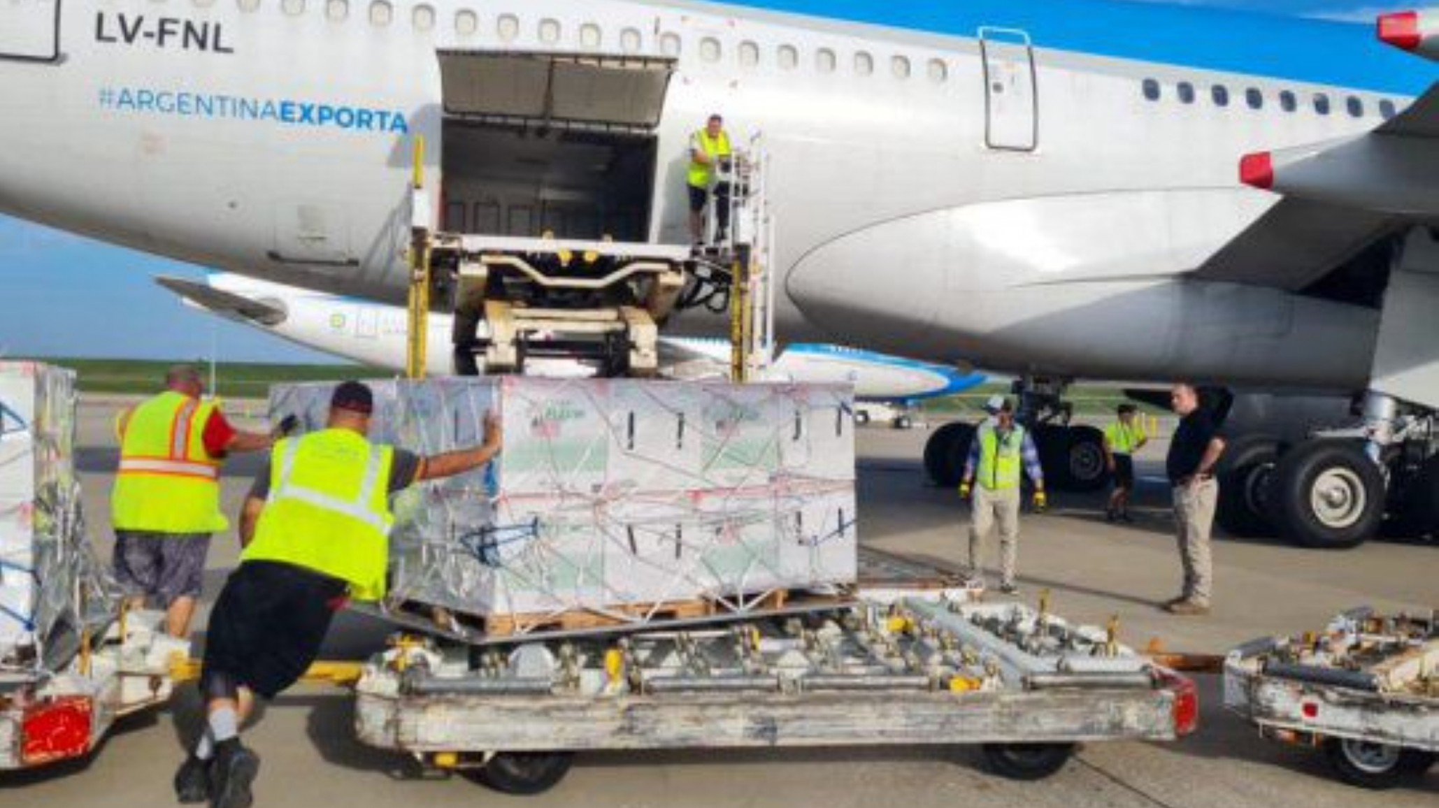 Esta noche llegan al país las dosis de Moderna donadas por Estados Unidos