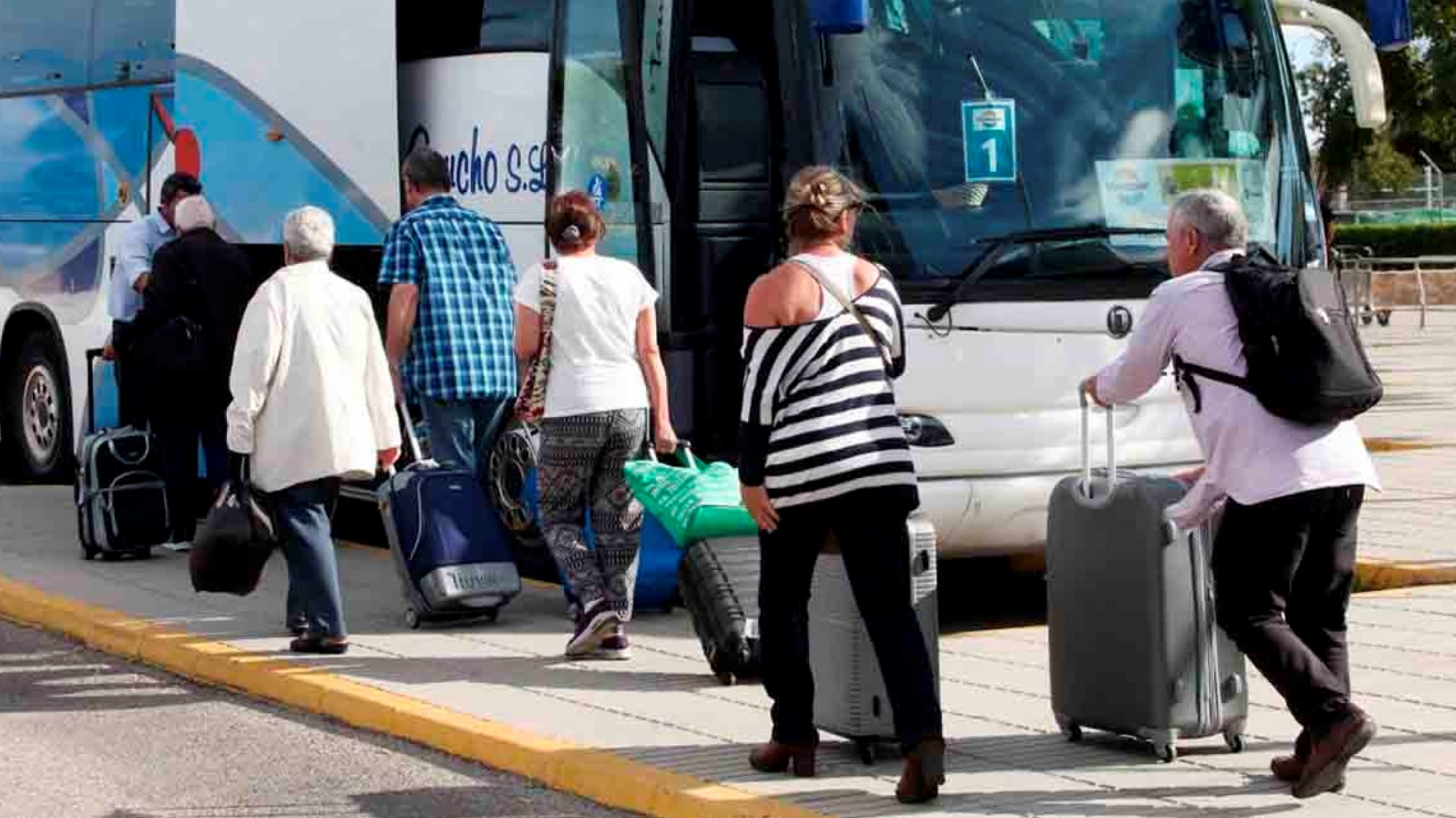 Los jubilados con dos dosis “podrán hacer viajes grupales”