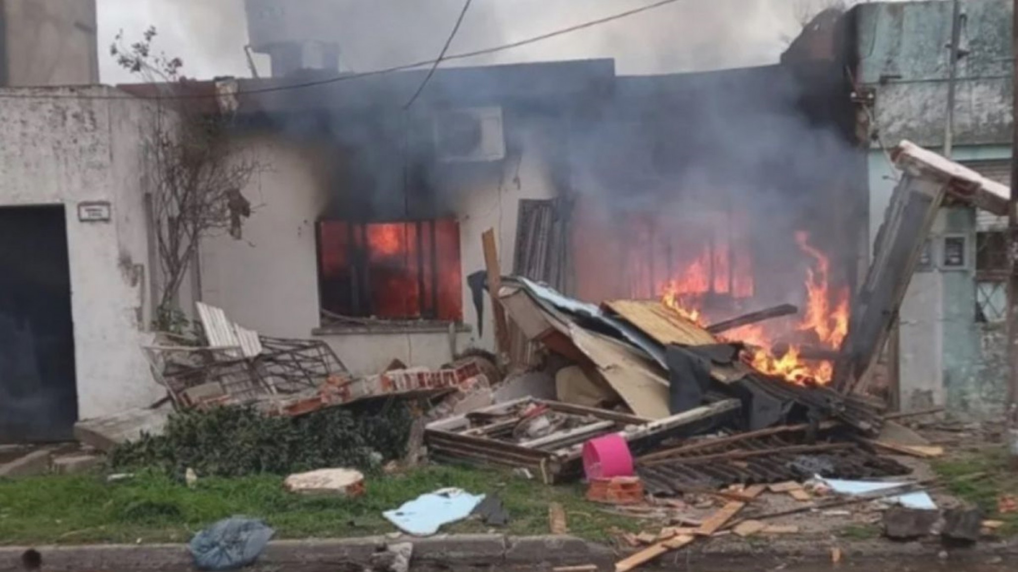 Hombre acusado de abusar de su hijastra se suicidó al provocar una explosión