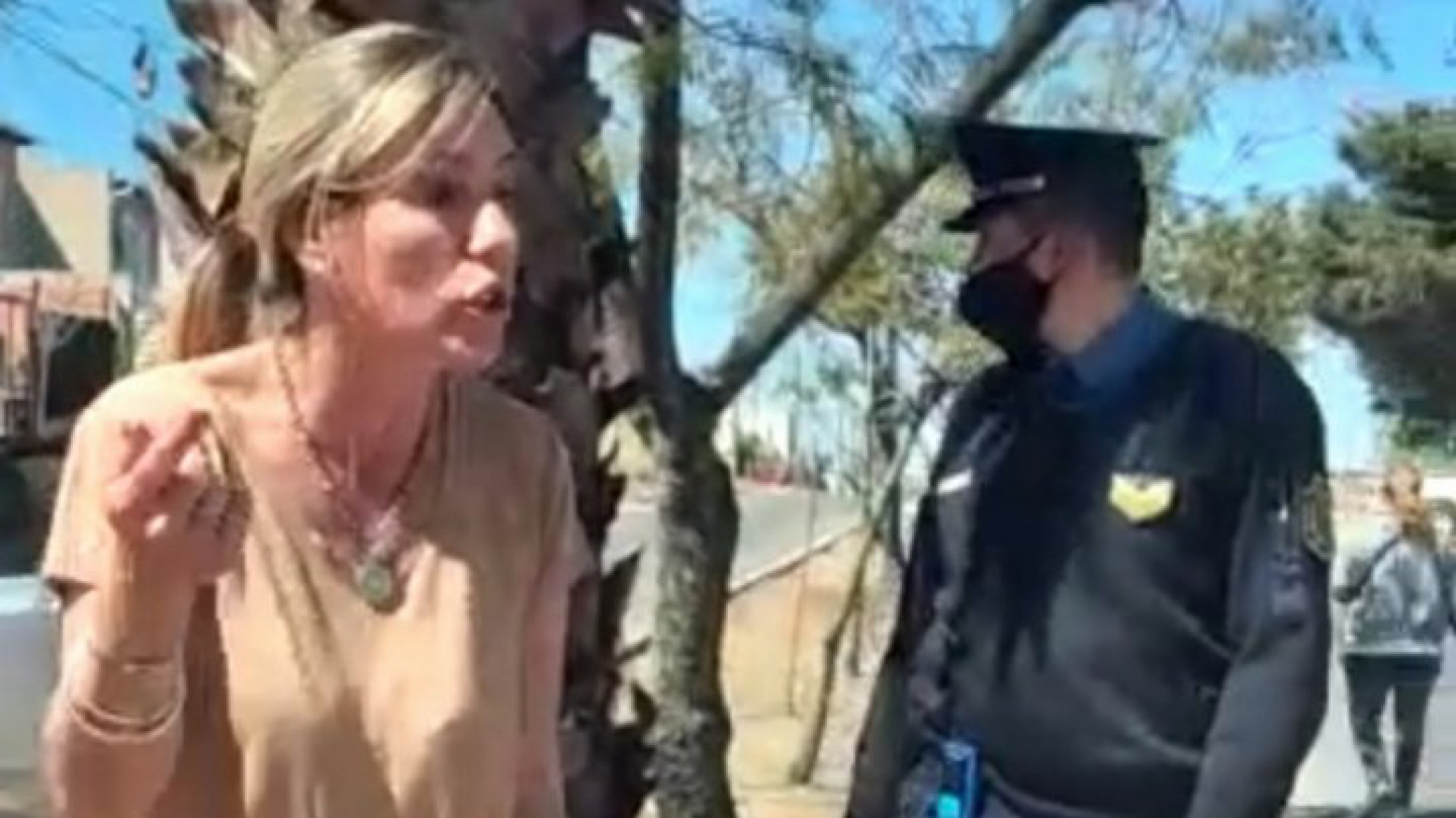 Funcionaria amenazó a docente “negra de m… con una 4 x 4 te pasó por encima”