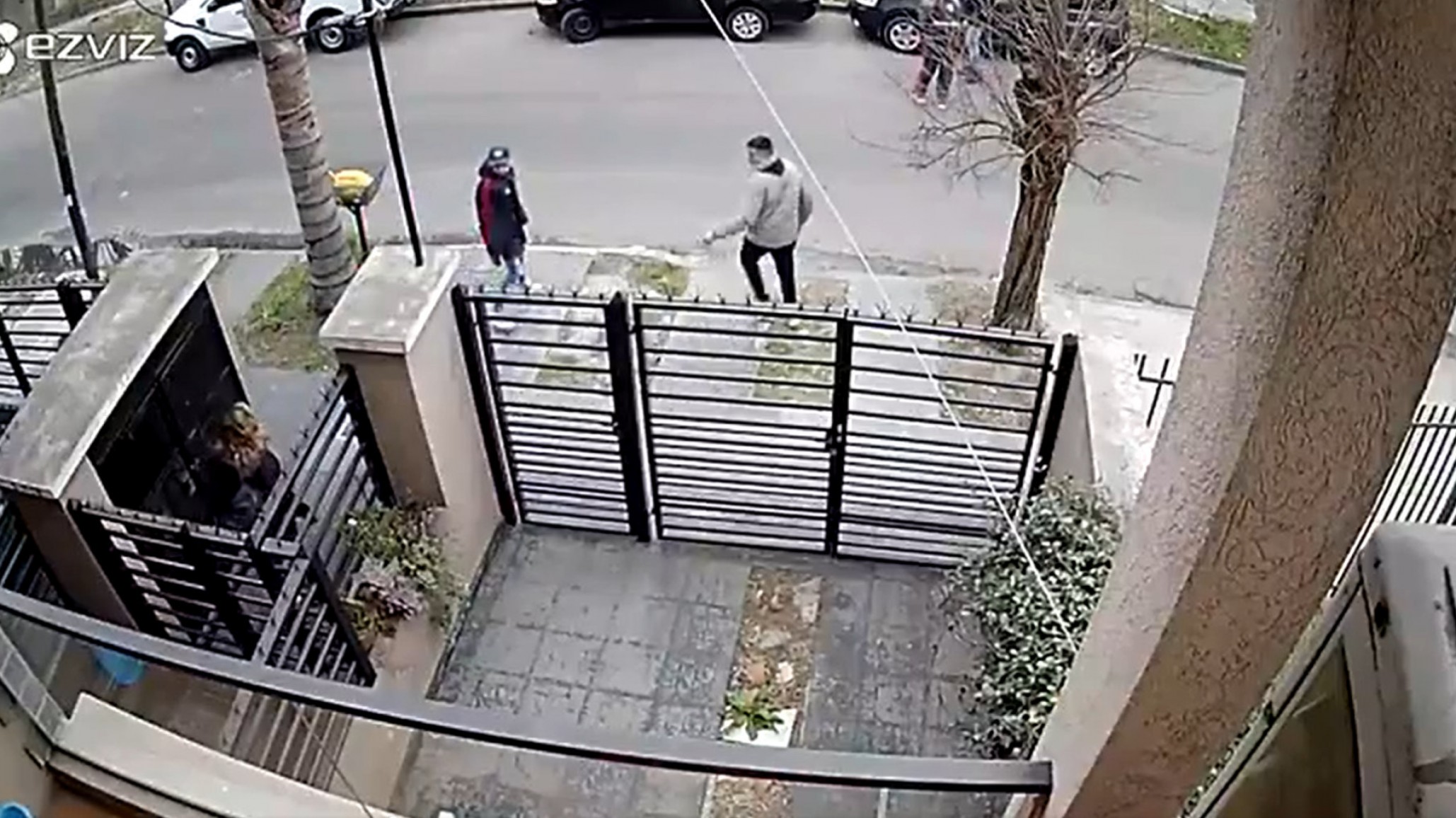 Delincuentes “molieron a palos” a hombre que iba a trabajar y le robaron la camioneta