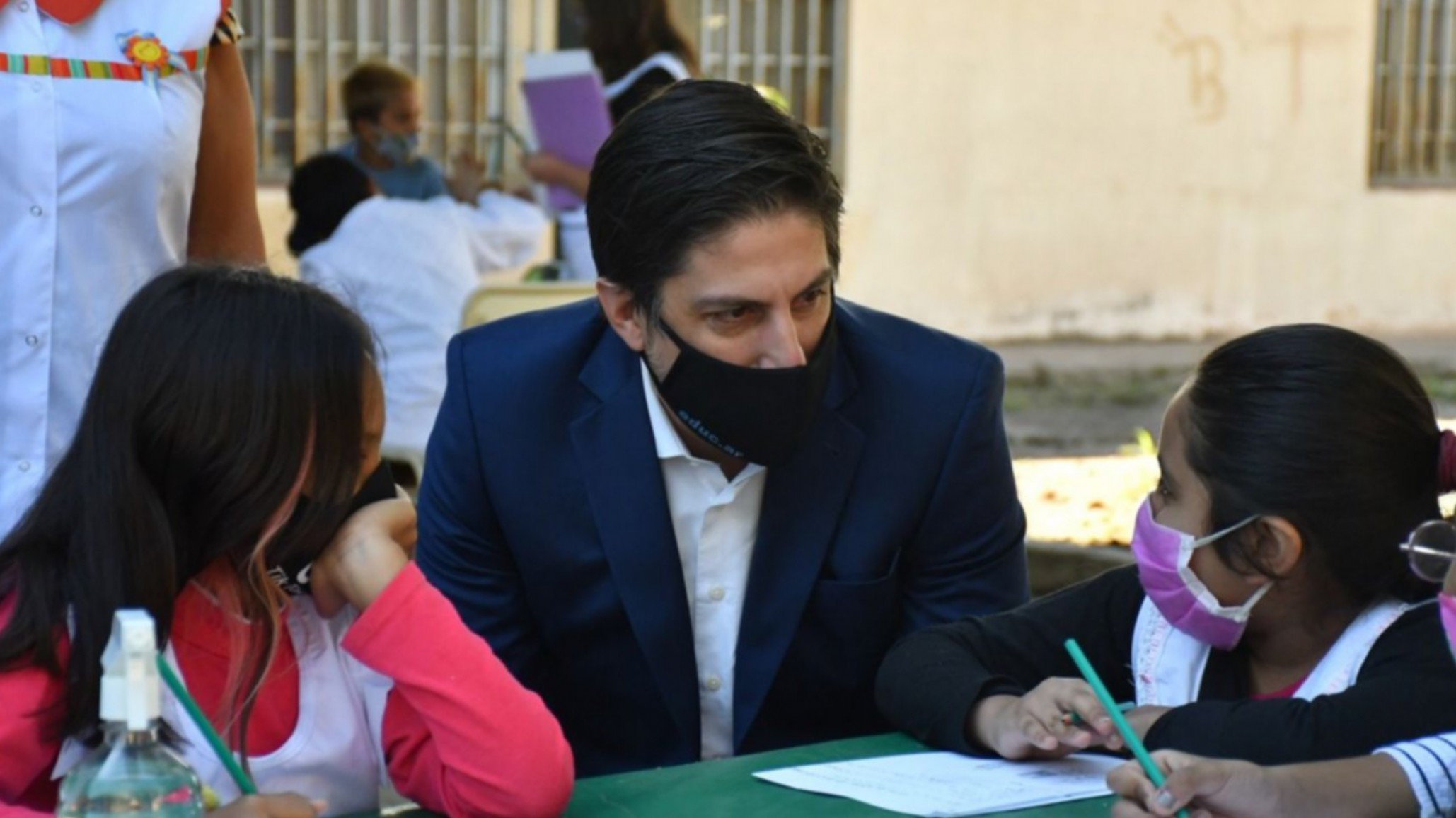 Vuelta a la presencialidad plena: Trotta propone que se reduzca el distanciamiento en las aulas