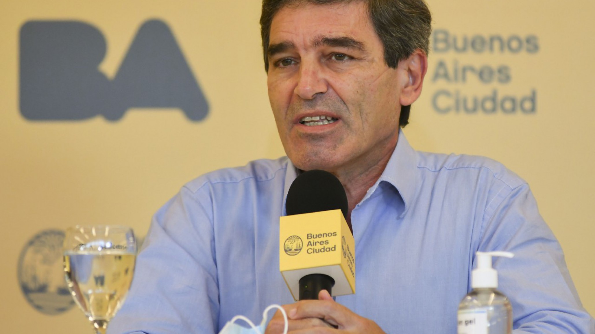 Fernán Quirós aseguró que frente a la variante Delta “habrá que vacunarse”