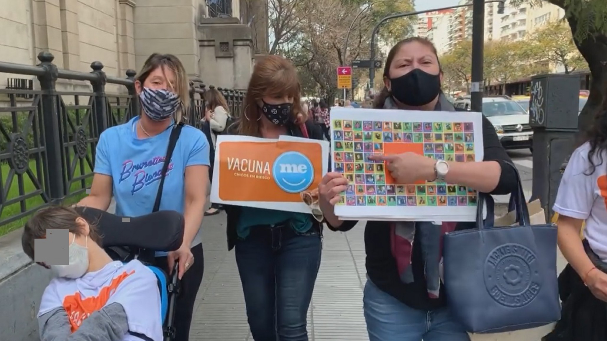 Madres de Vacuname piden segunda dosis para chicos en riesgo “den turnos”