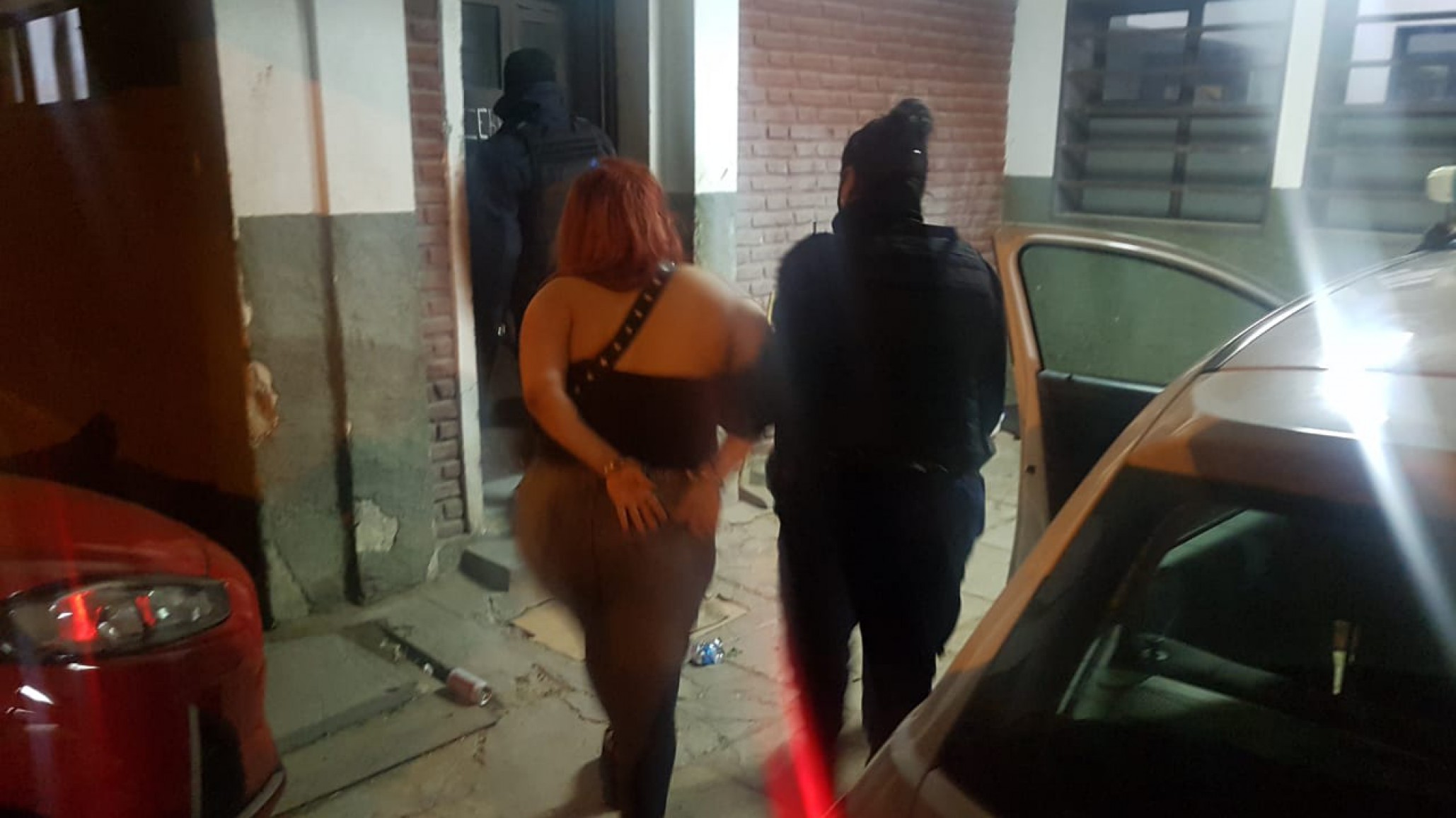 En control de locales nocturnos hallaron mujer con pedido de captura