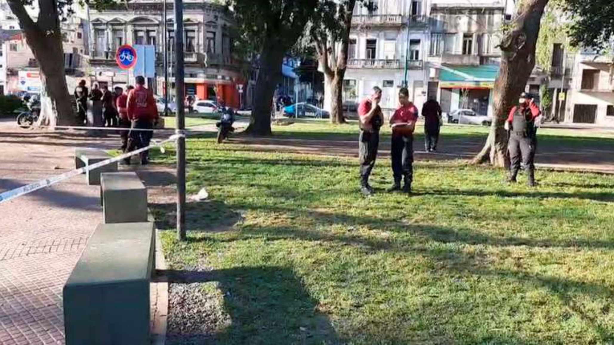 Un policía se defendió de un hombre que lo quiso herir con un cuchillo y le disparó tres veces