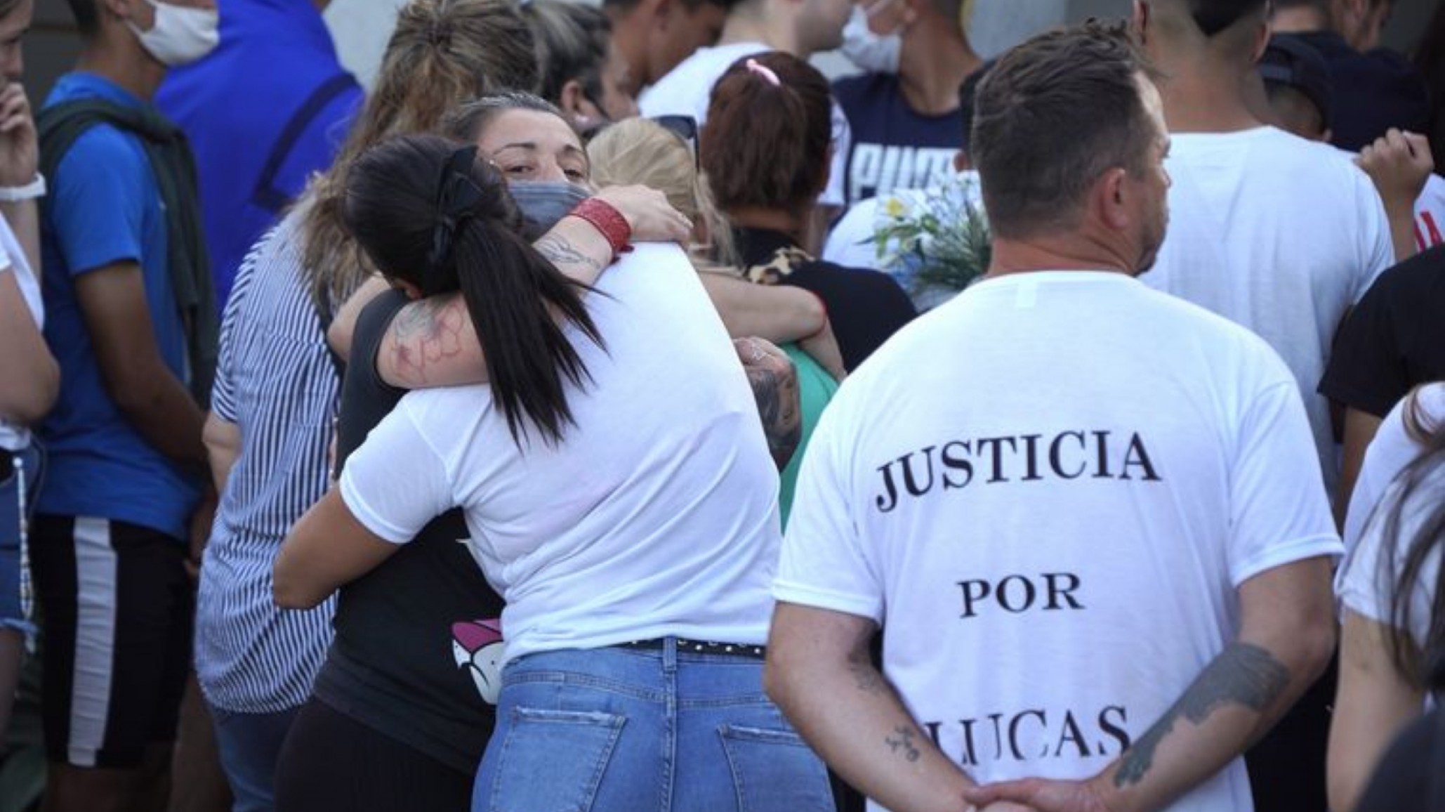 Familiares de Lucas González velaron los restos del adolescente asesinado