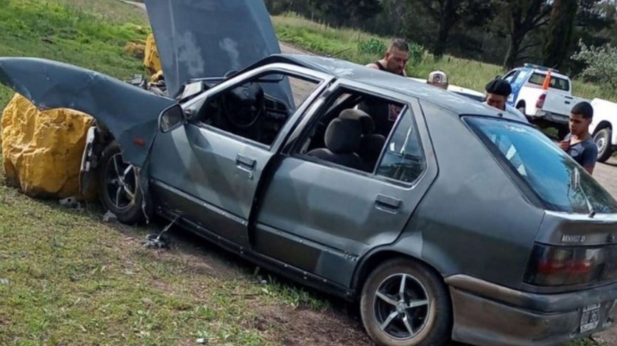 Dejó manejar a su hija de 9 años, la pequeña chocó y tuvo fractura de fémur