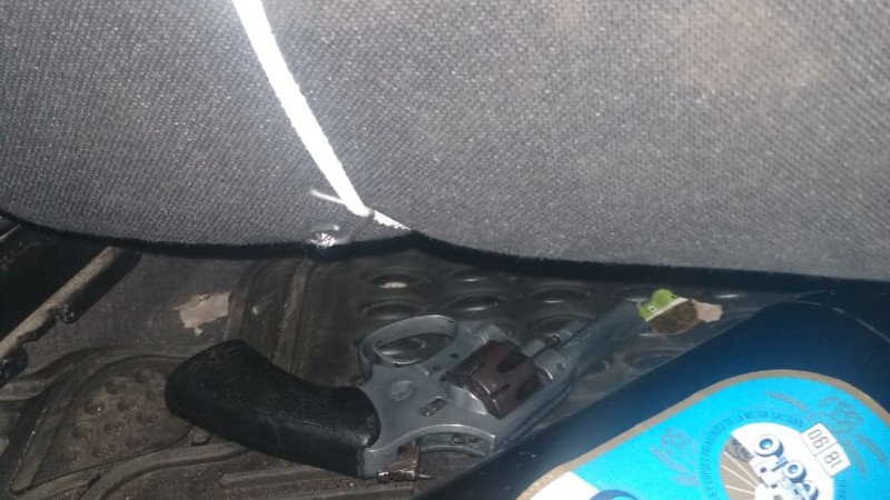 “Carita de bebé” amenazó con un arma al vecino adolescente