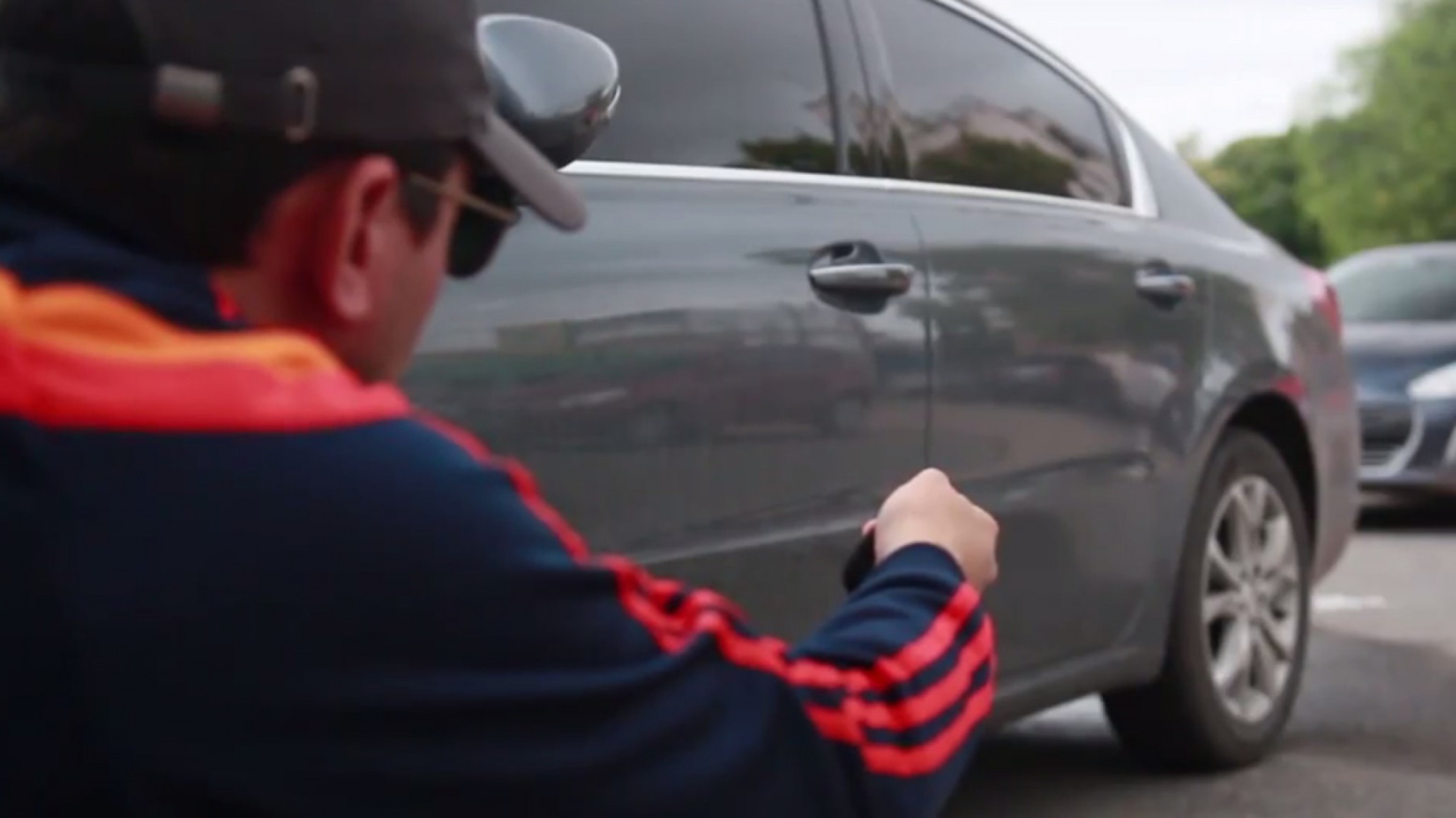 Advierten sobre robos con inhibidores “llevan billeteras de los autos y usan las tarjetas”