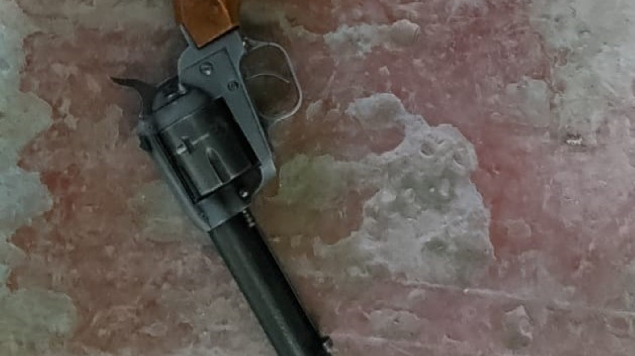 Un hombre se dirigió a la casa de su presunta expareja con un arma, fue detenido