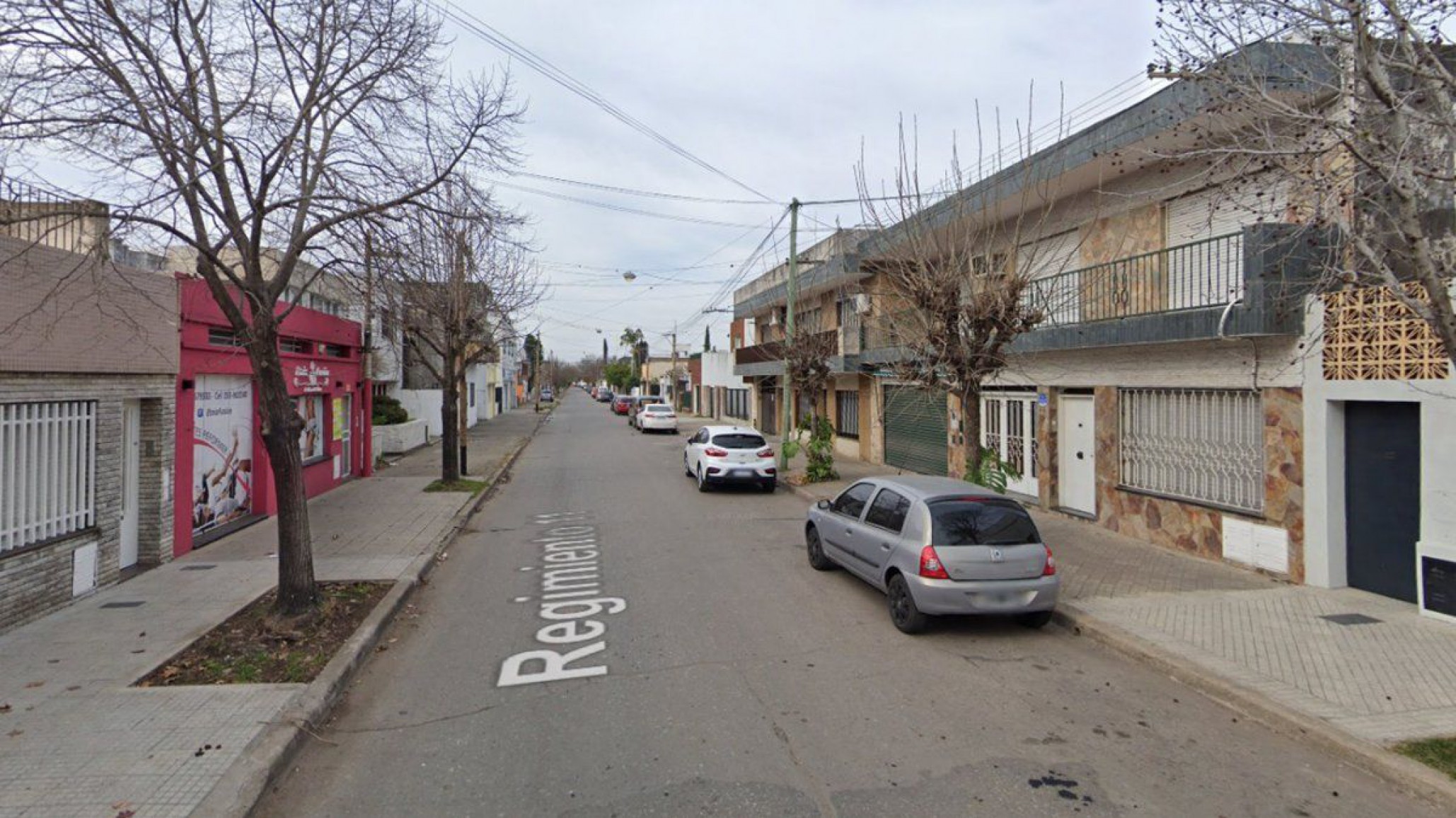 Un hombre vestido de Papá Noel cayó del techo de su casa y está en grave estado